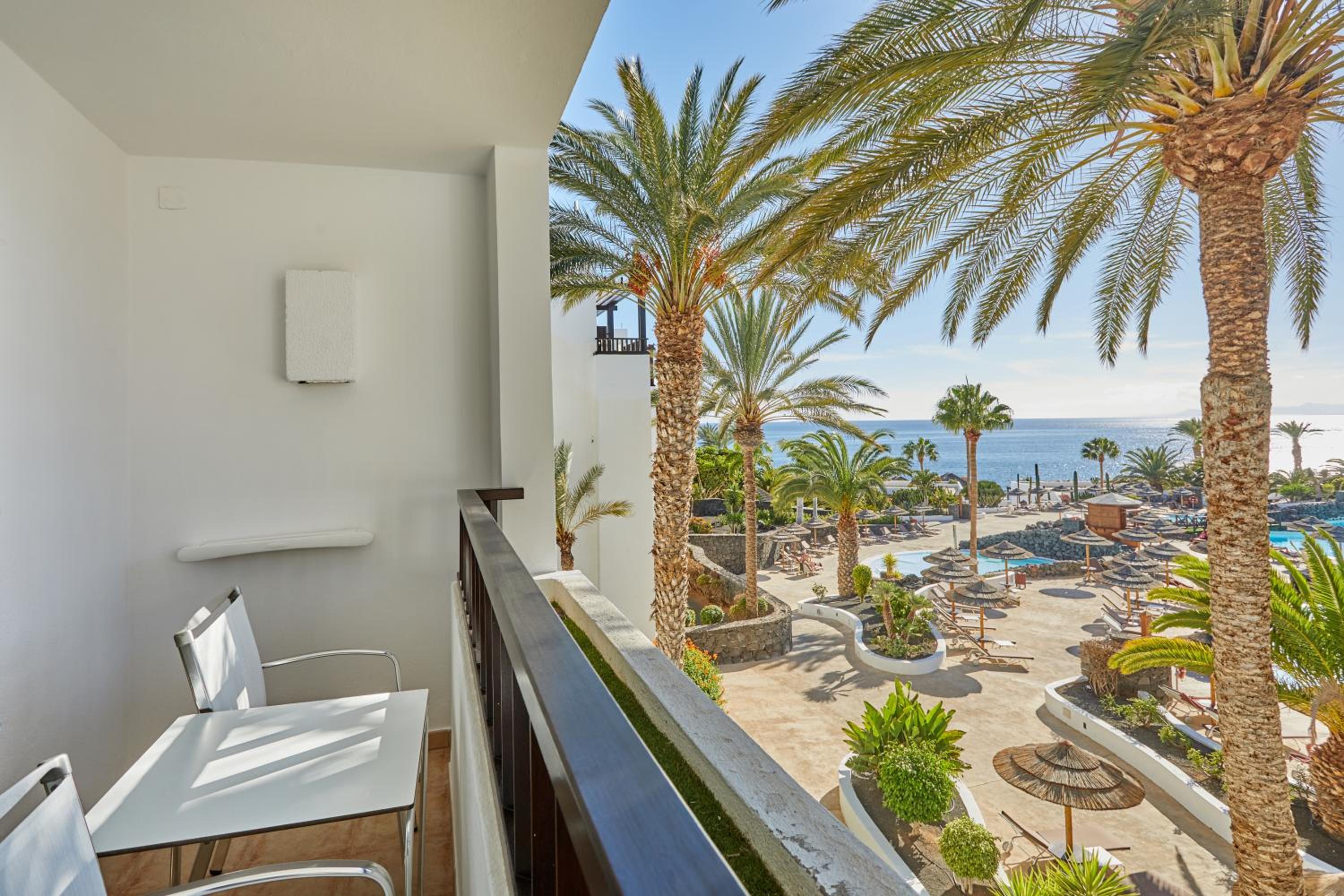 Superior Suite with Sea View - Photo 7