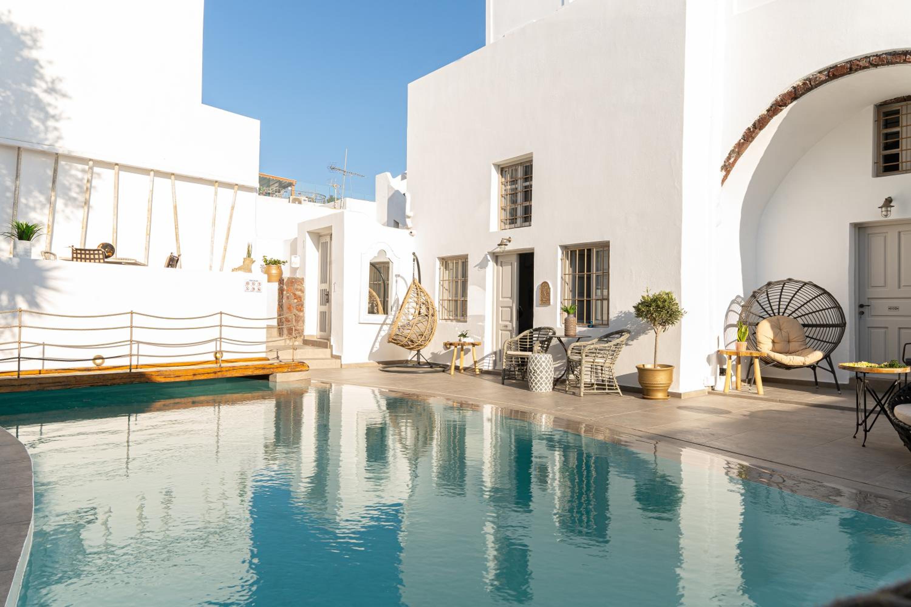 Poolfront Suite - Photo 8