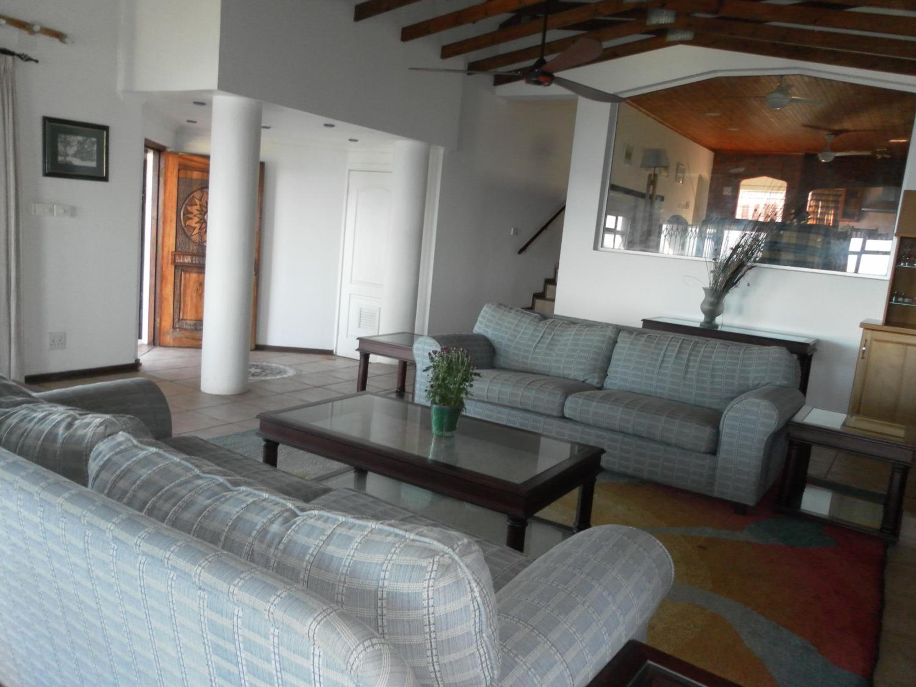 Five-Bedroom House - Photo 34