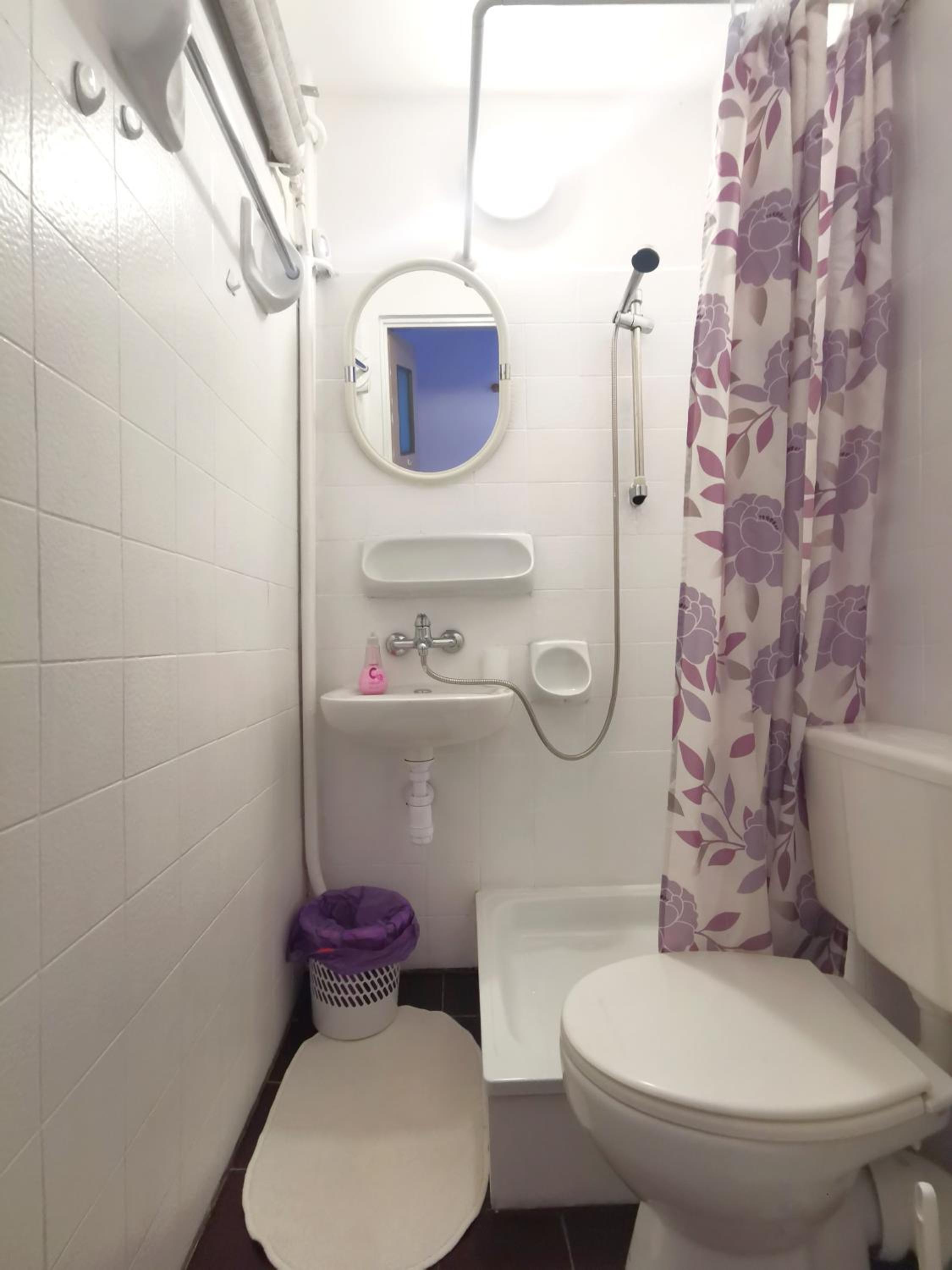 Small Double Room - Photo 3