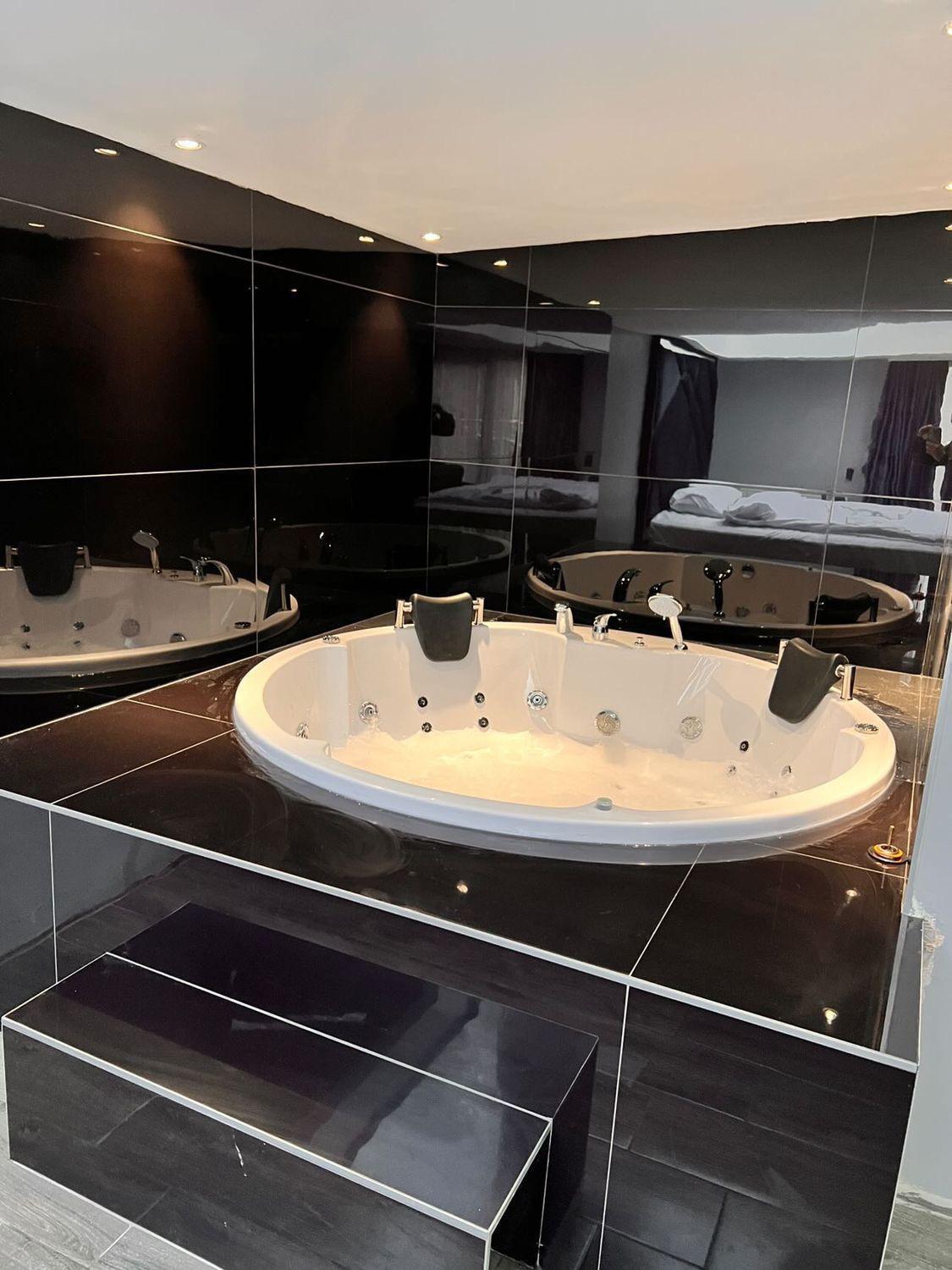 Superior King Suite photo 3