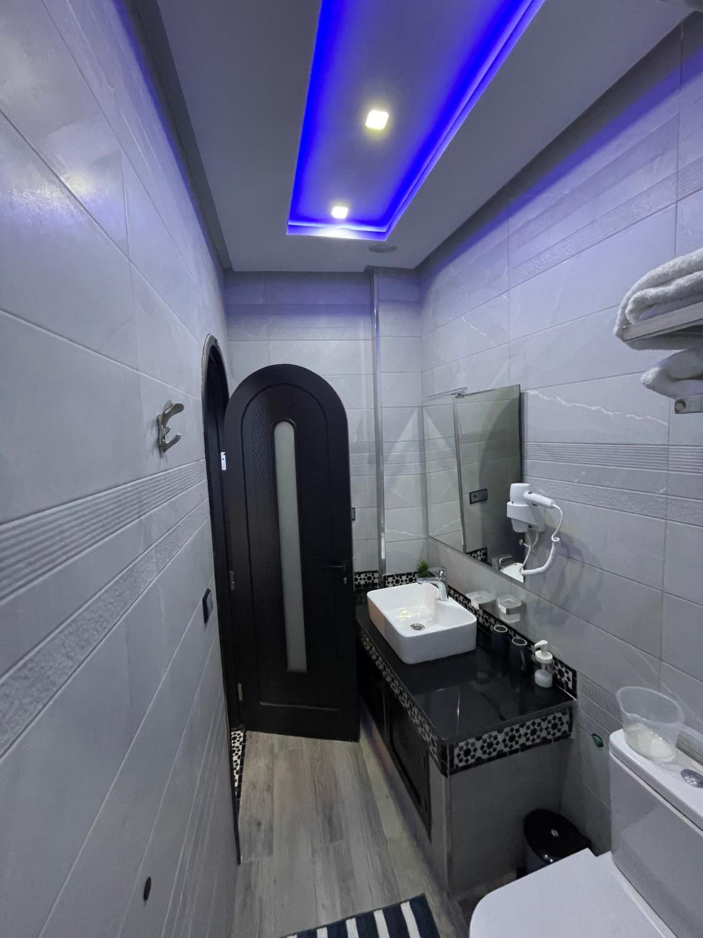 Double or Twin Room with Balcony - Photo 27