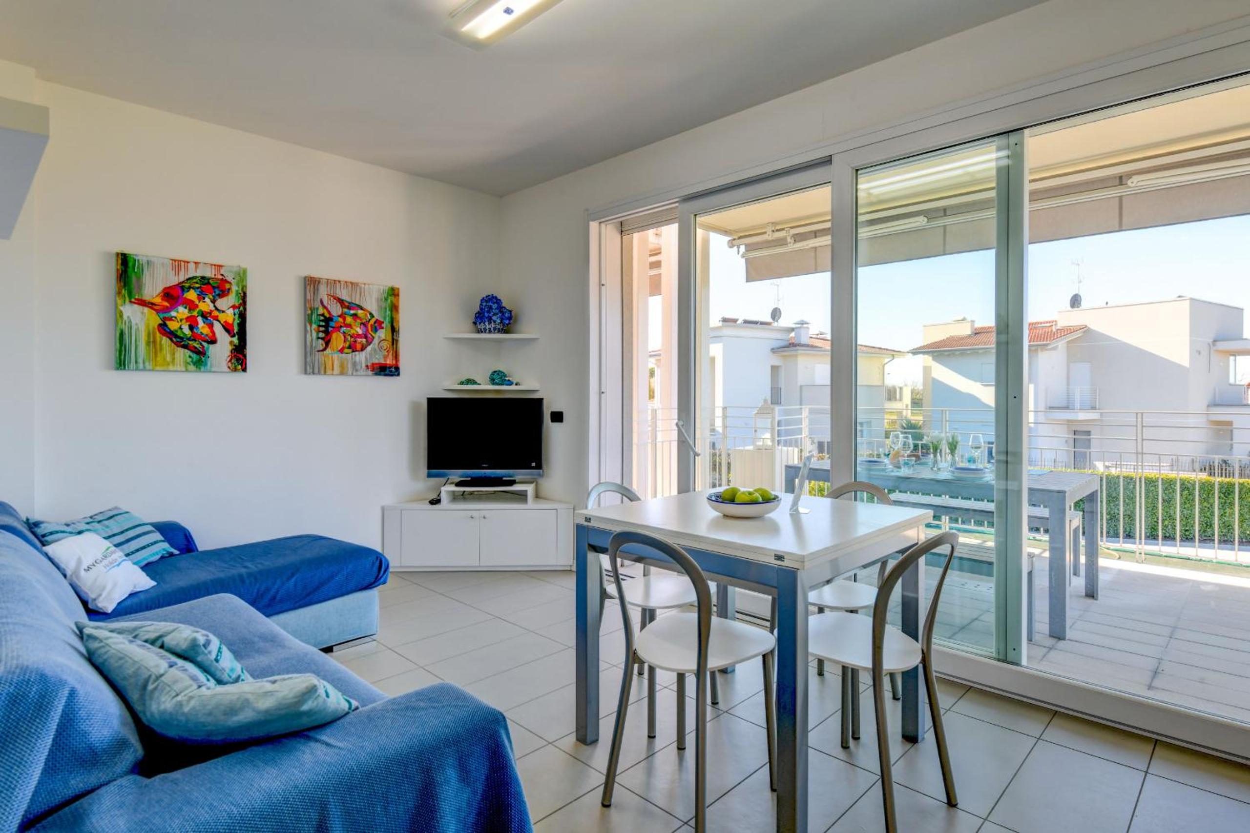 Apartment With Pool View 