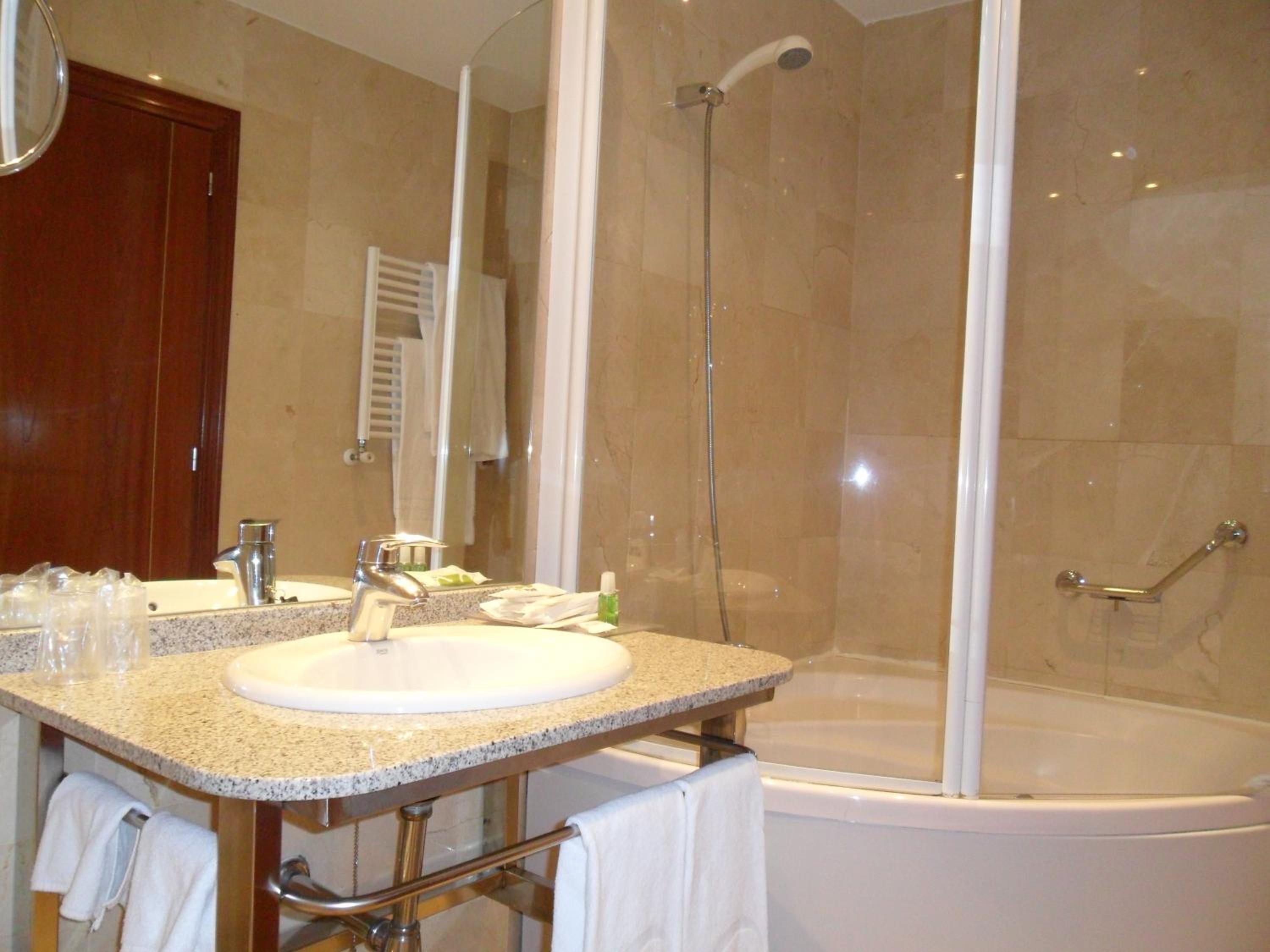 Superior Double or Twin Room - Photo 6