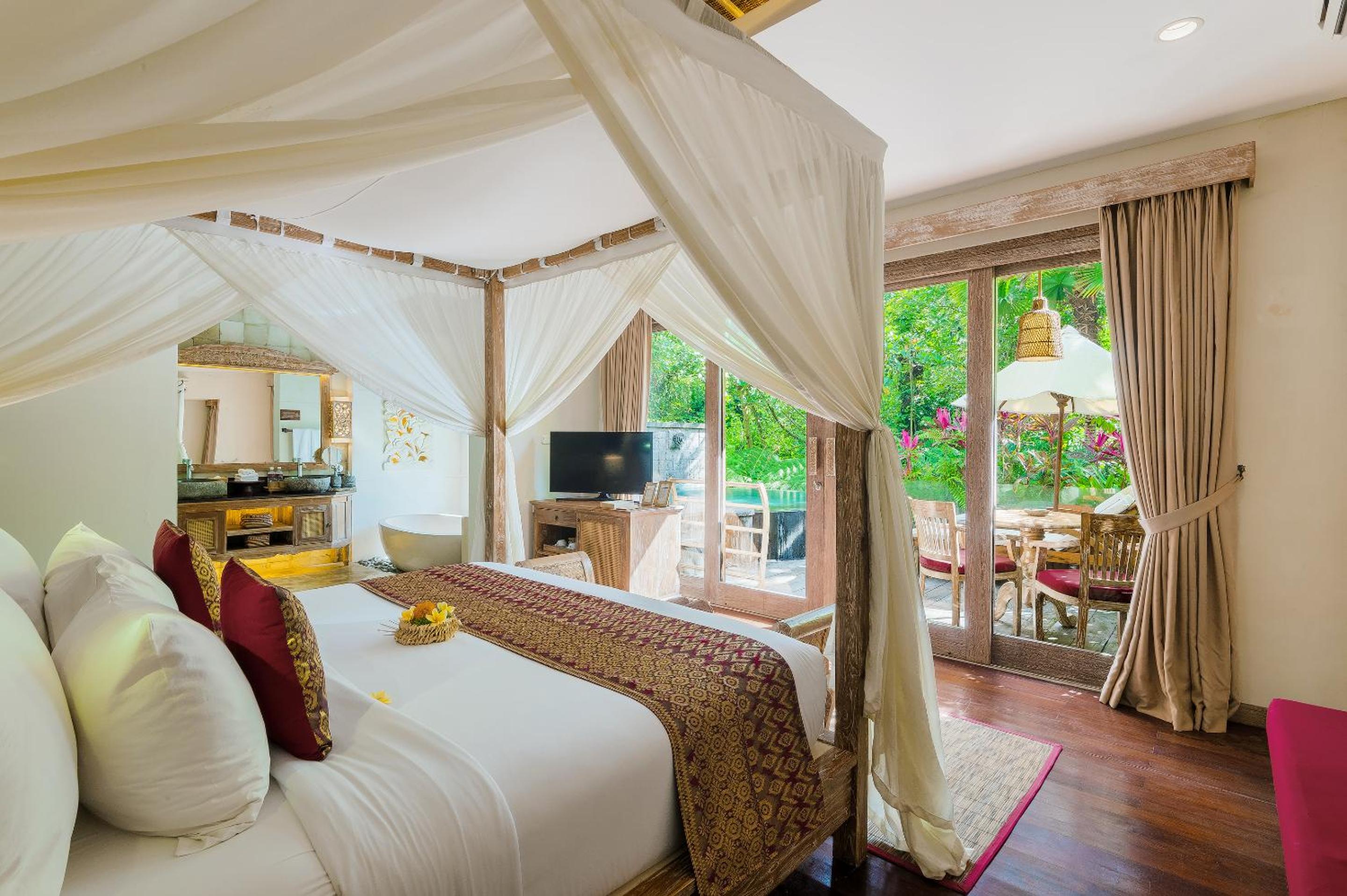 Pool Suite with Daily Afternoon Tea and Scheduled Activities
