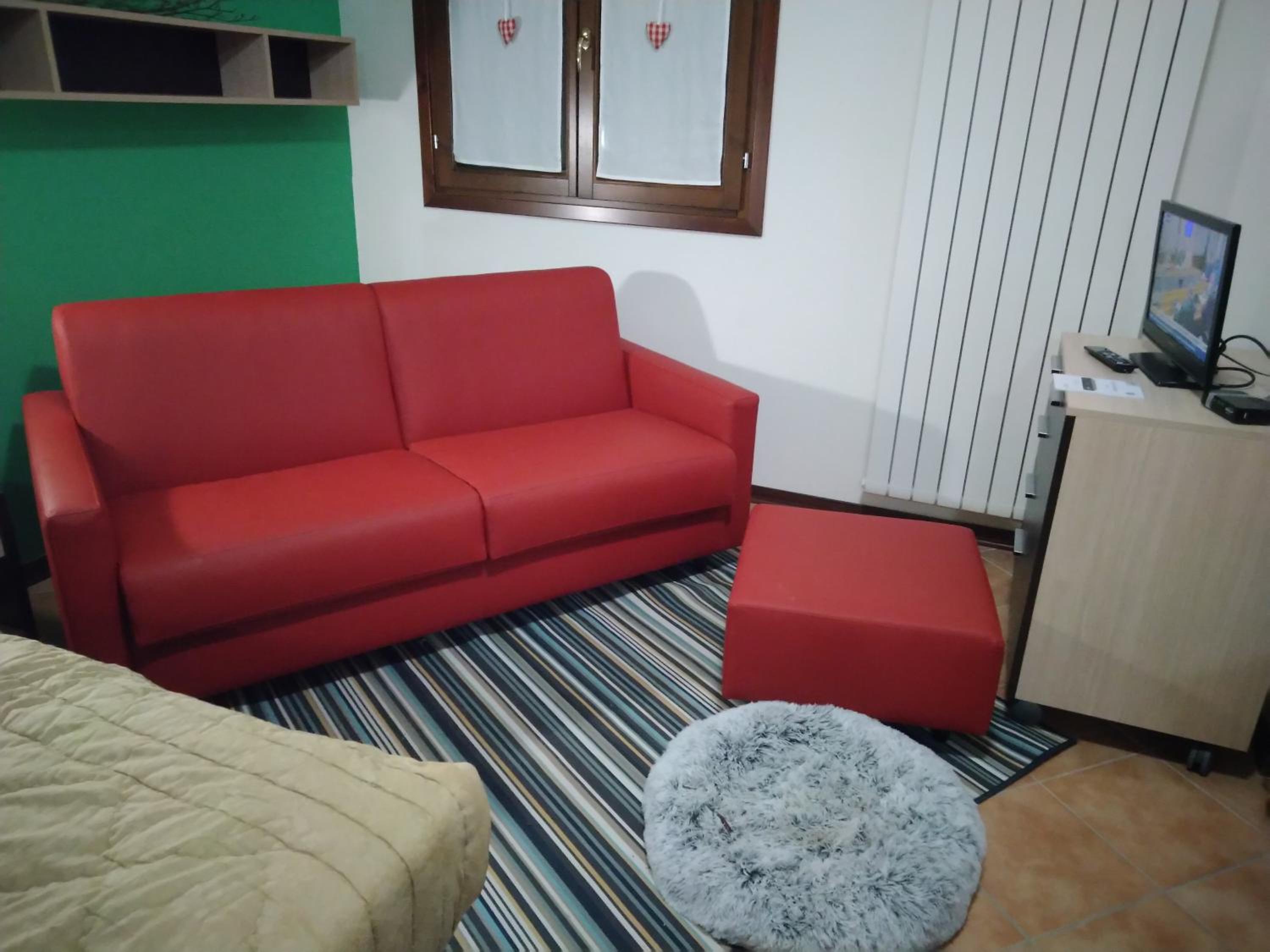 One-Bedroom Apartment photo 1