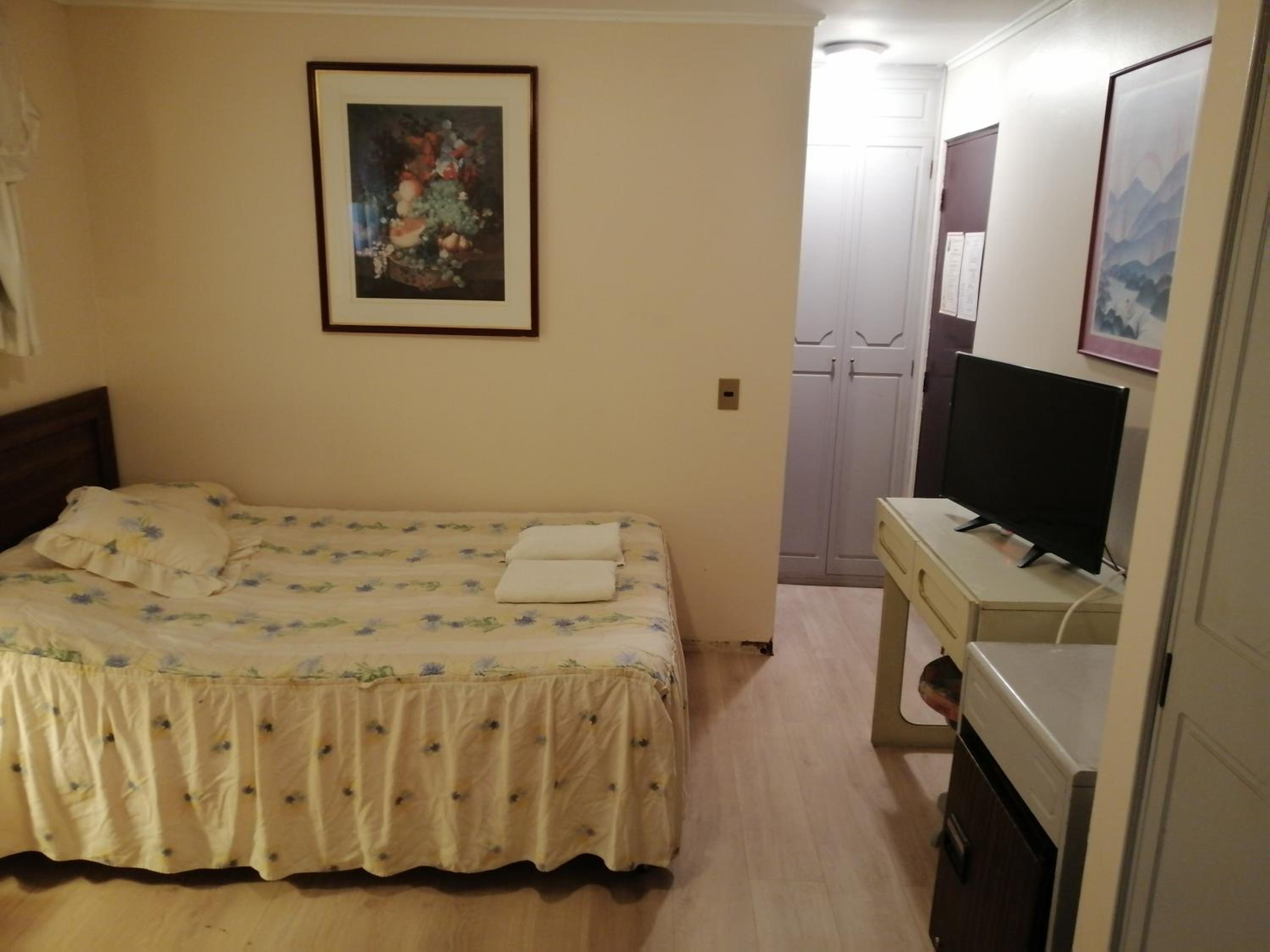 Budget Double Room photo 2