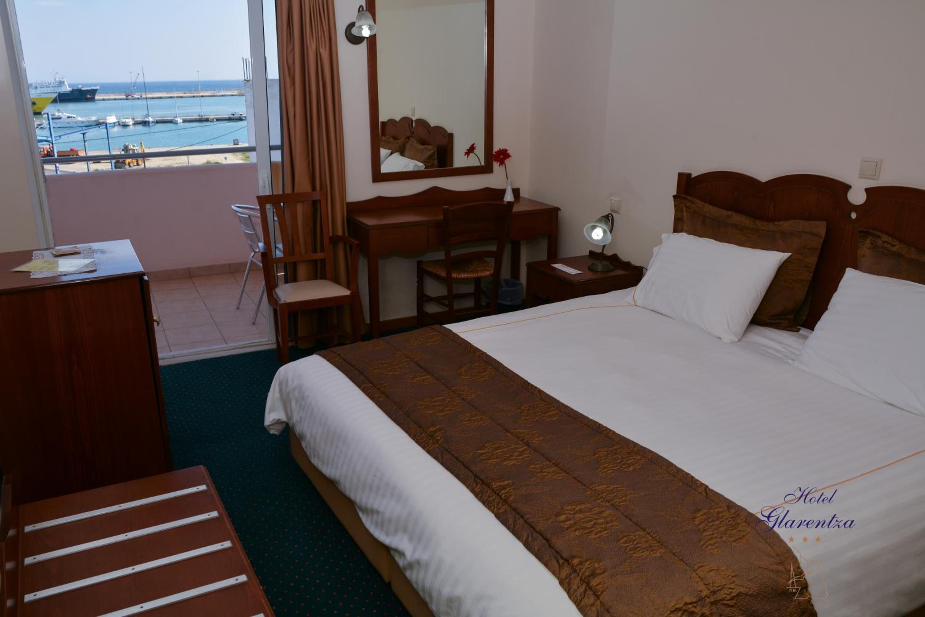 Double Room with Balcony and Sea View - Photo 7