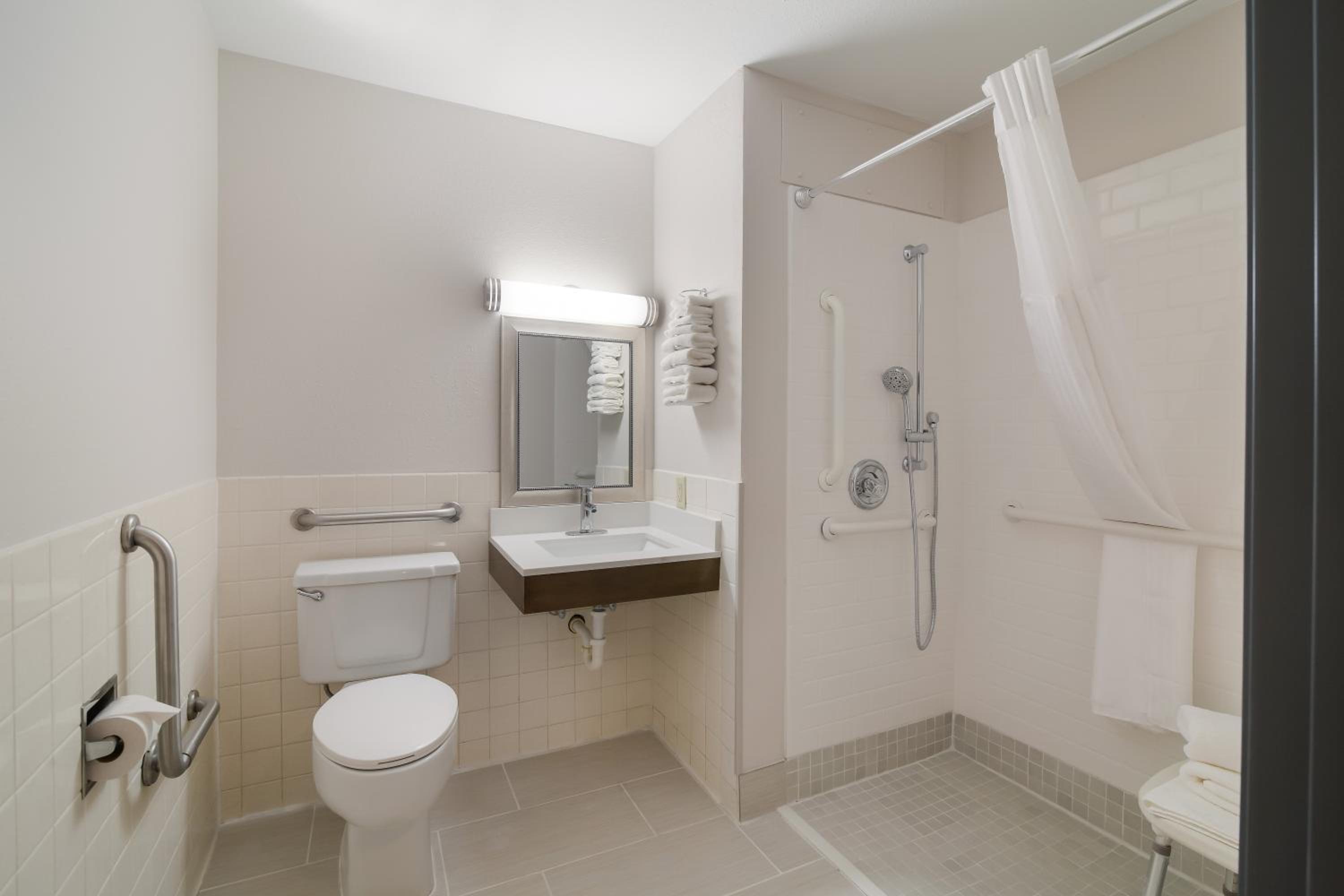 Queen Room - Accessible/Non Smoking - Photo 3