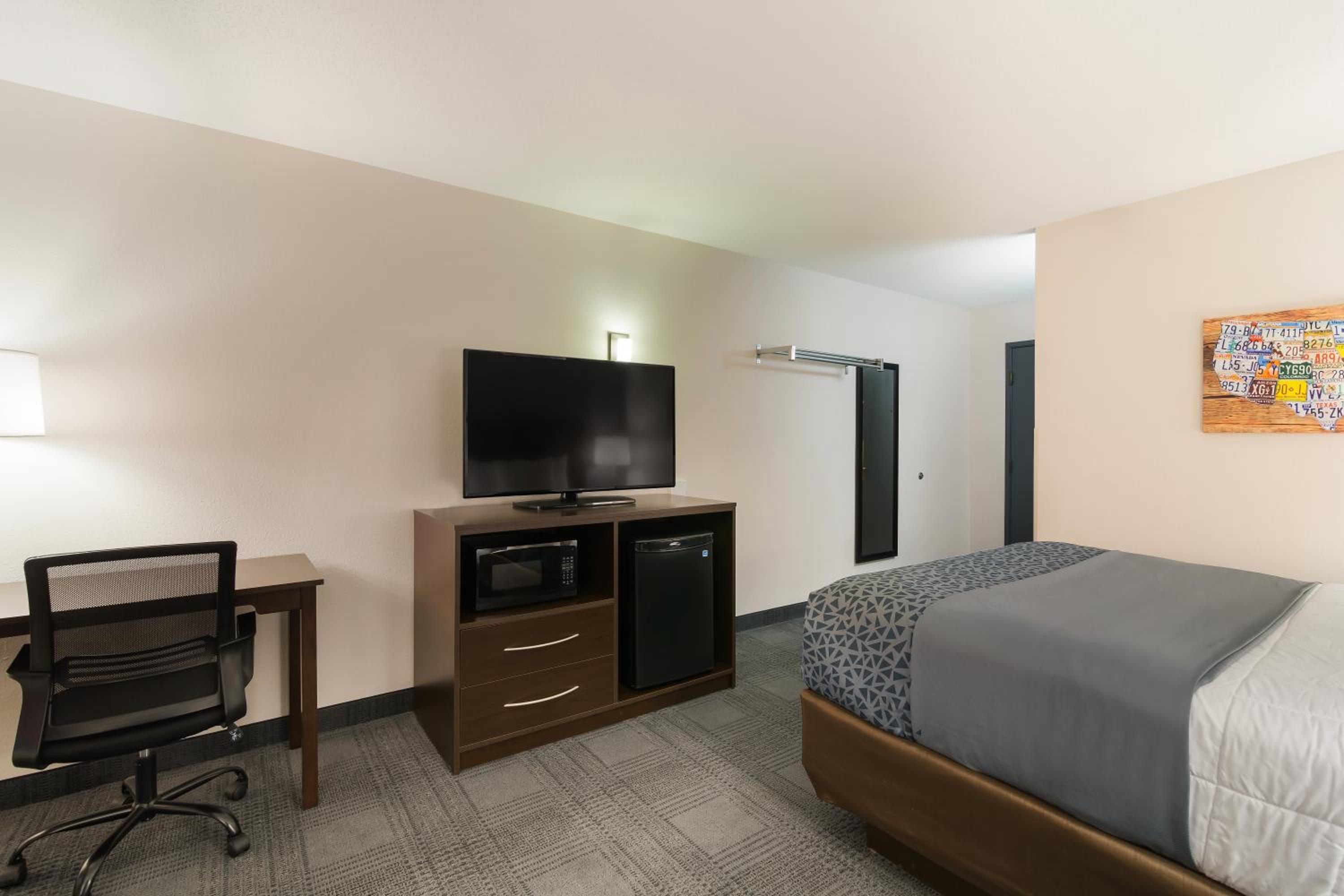 Queen Room - Accessible/Non Smoking - Photo 4