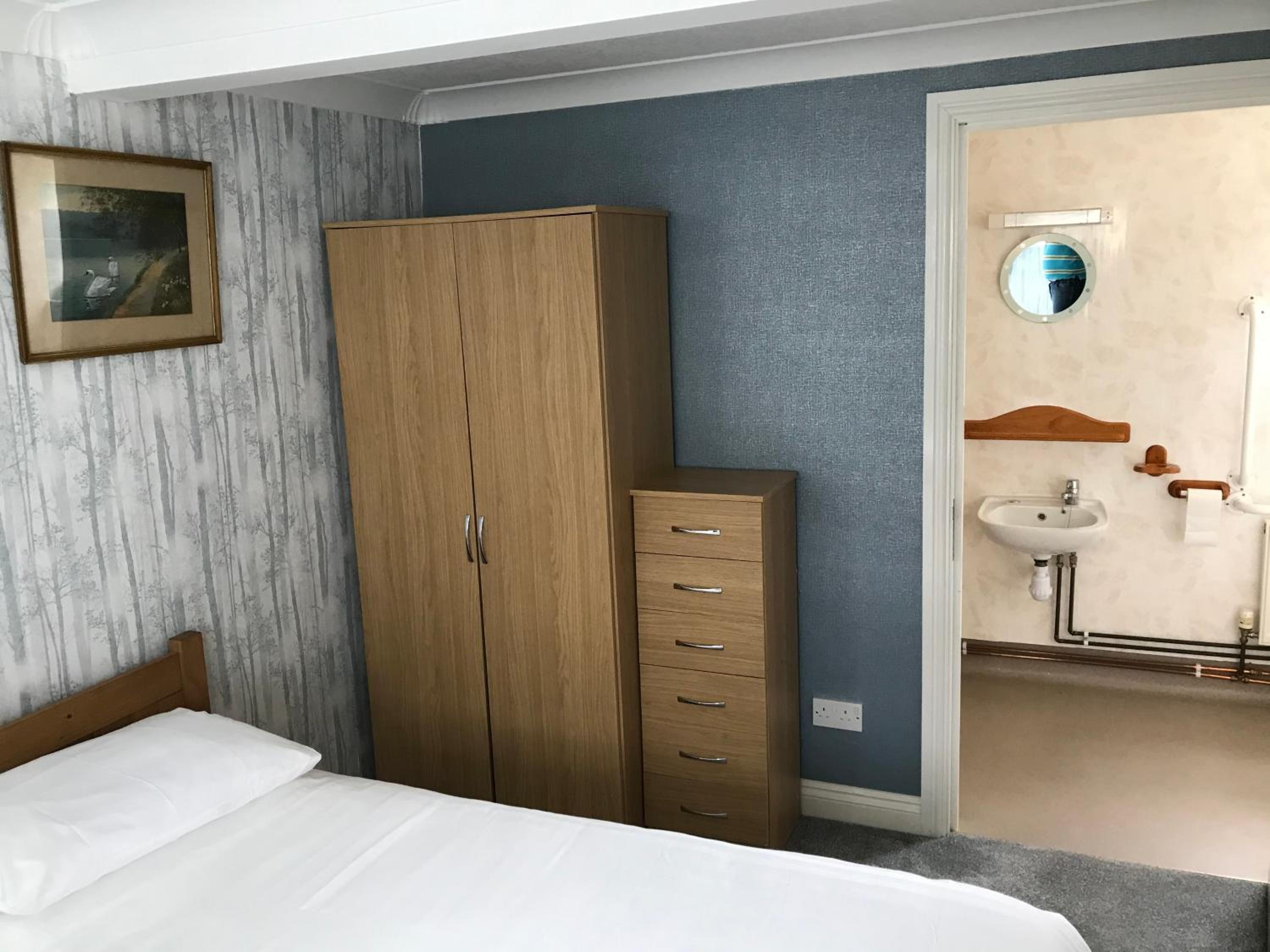 Twin Room - Photo 1