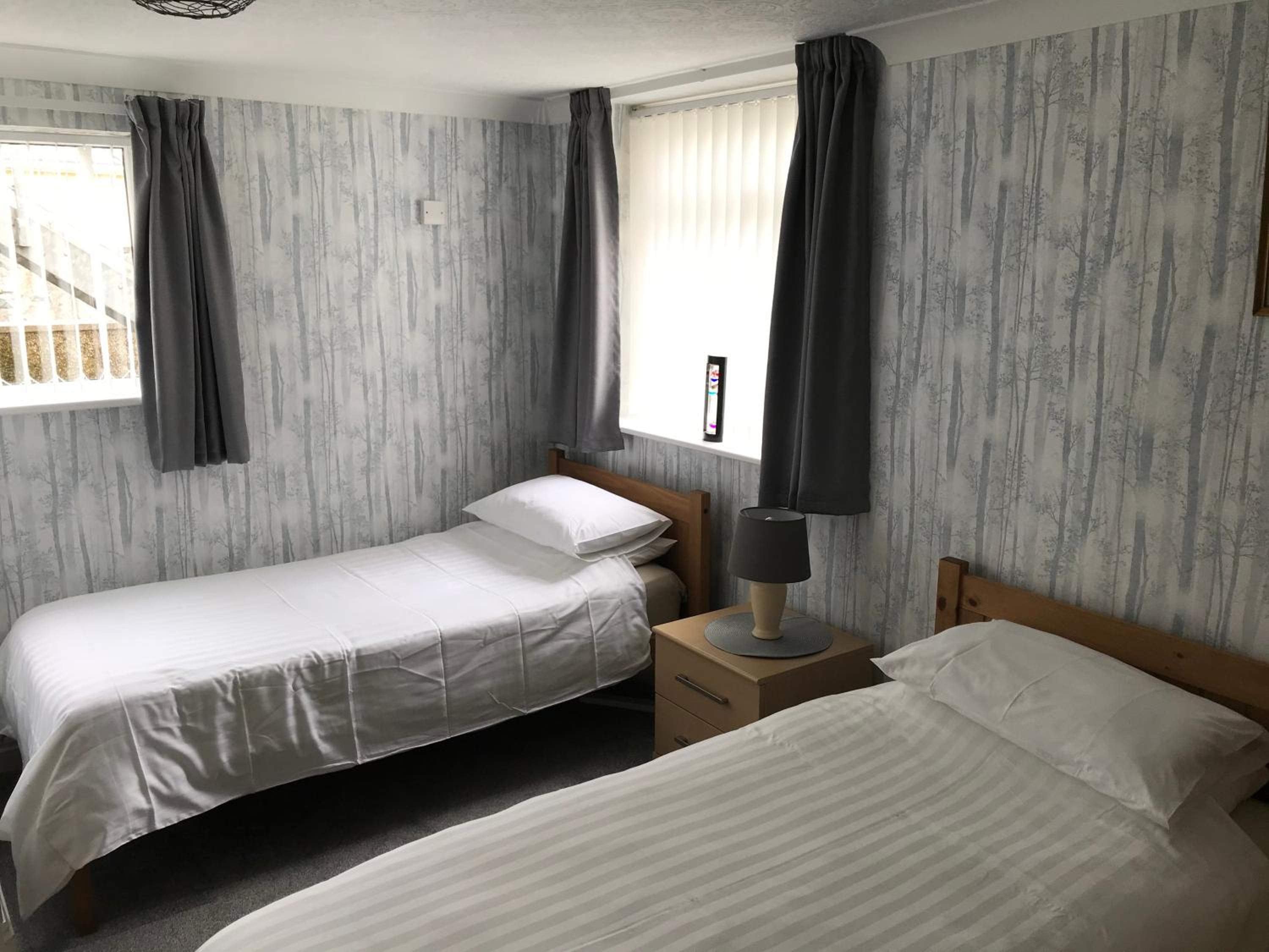 Twin Room - Photo 3