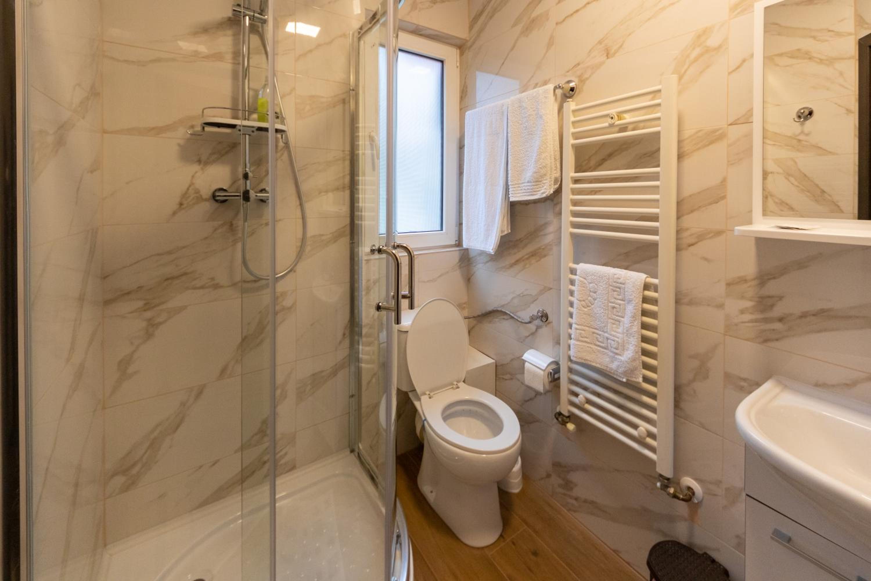 Double Room with Mountain View - Photo 3