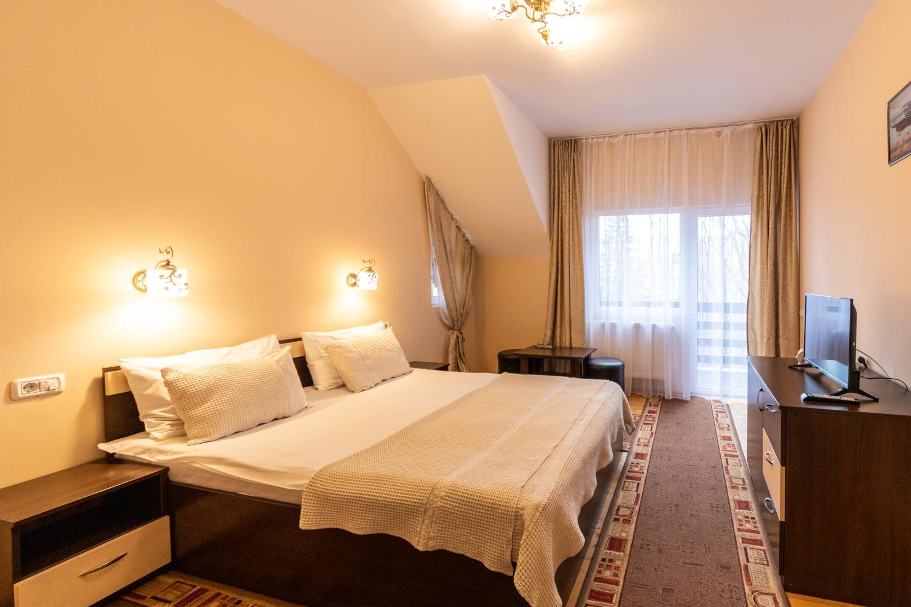 Double Room with Mountain View - Photo 6