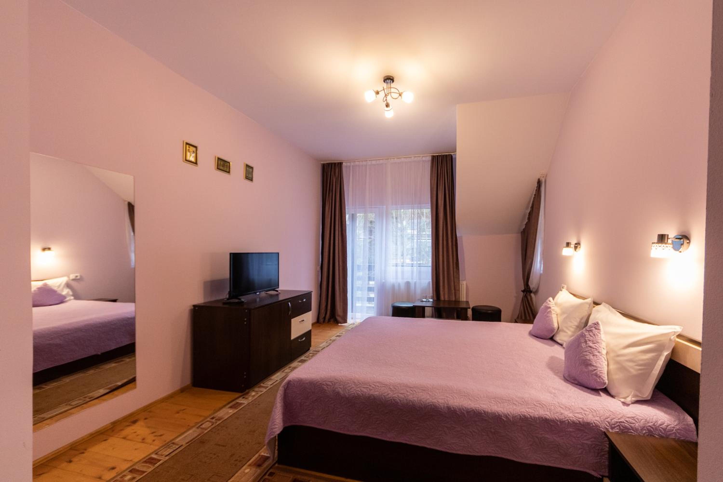 Double Room - Photo 2