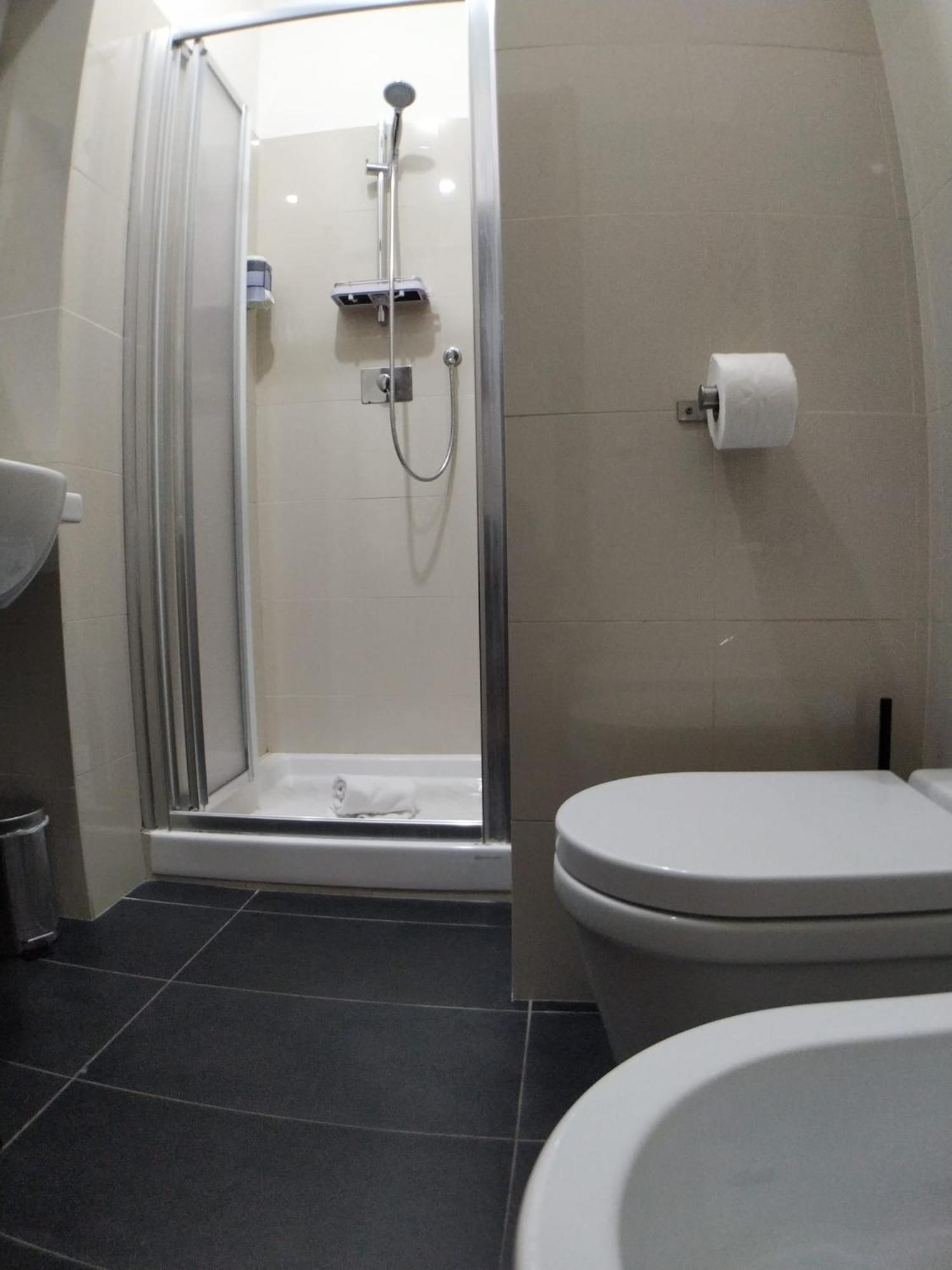 Double or Twin Room with Private Bathroom photo 3
