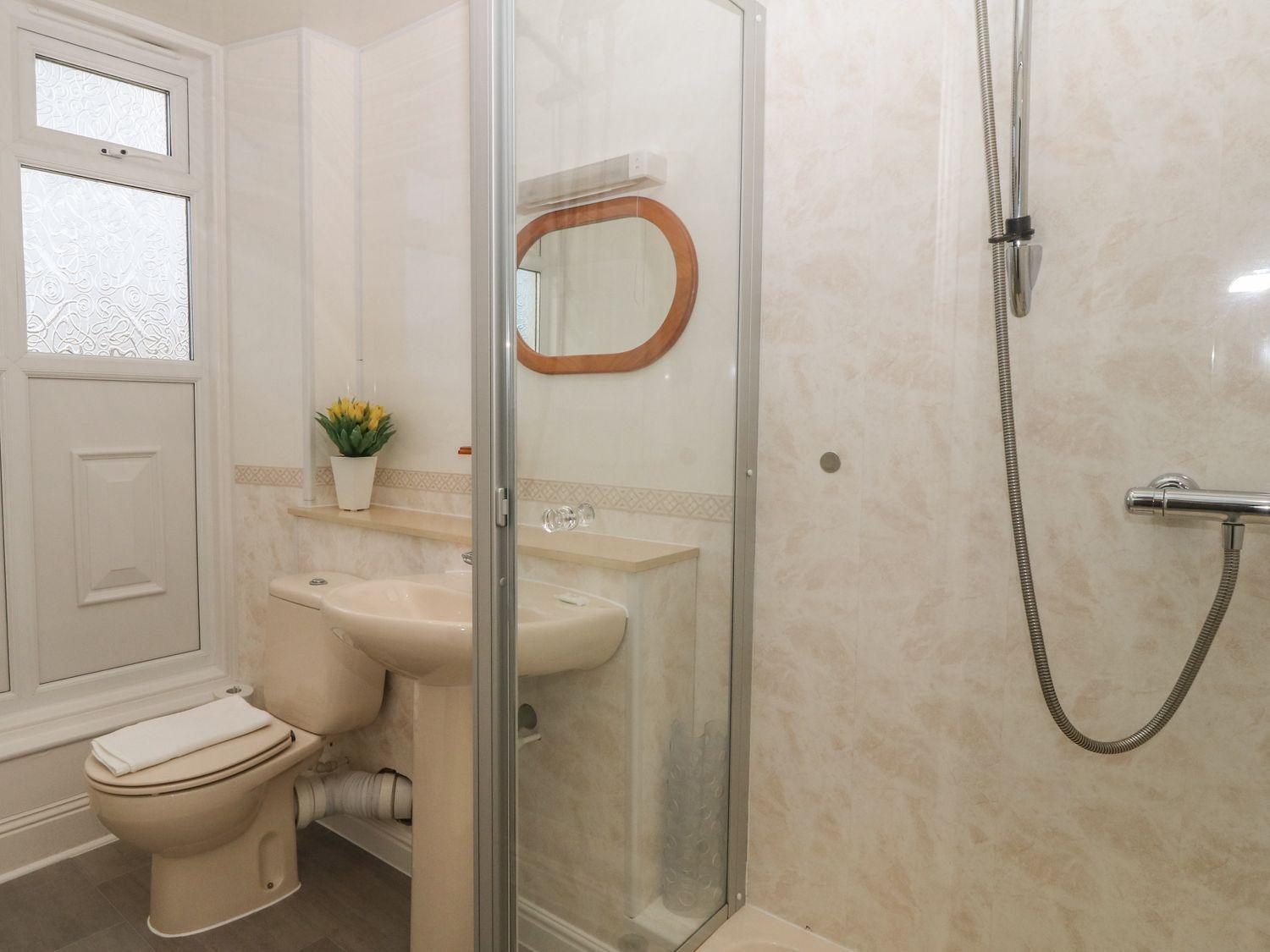 Double Room - Photo 6