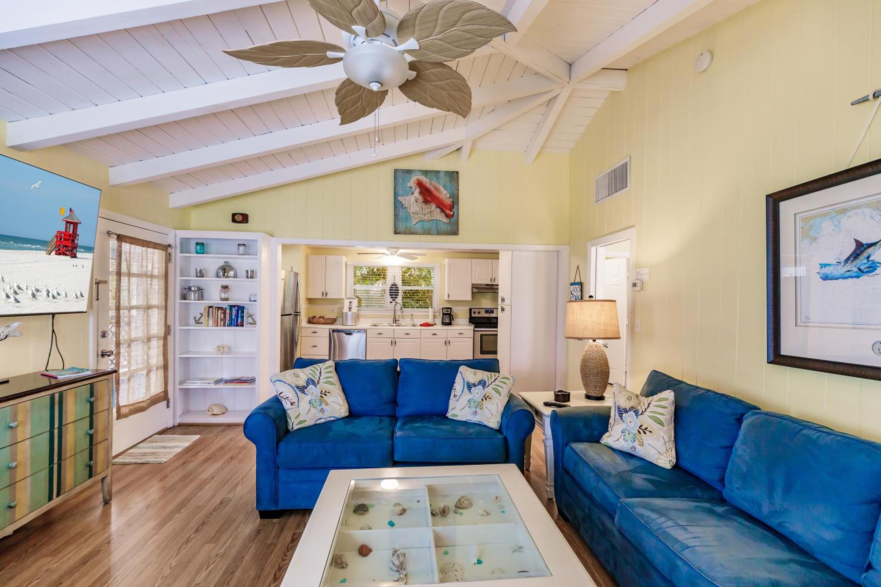 518 Canal Rd, Siesta Key, FL (Marlin) W/Pool