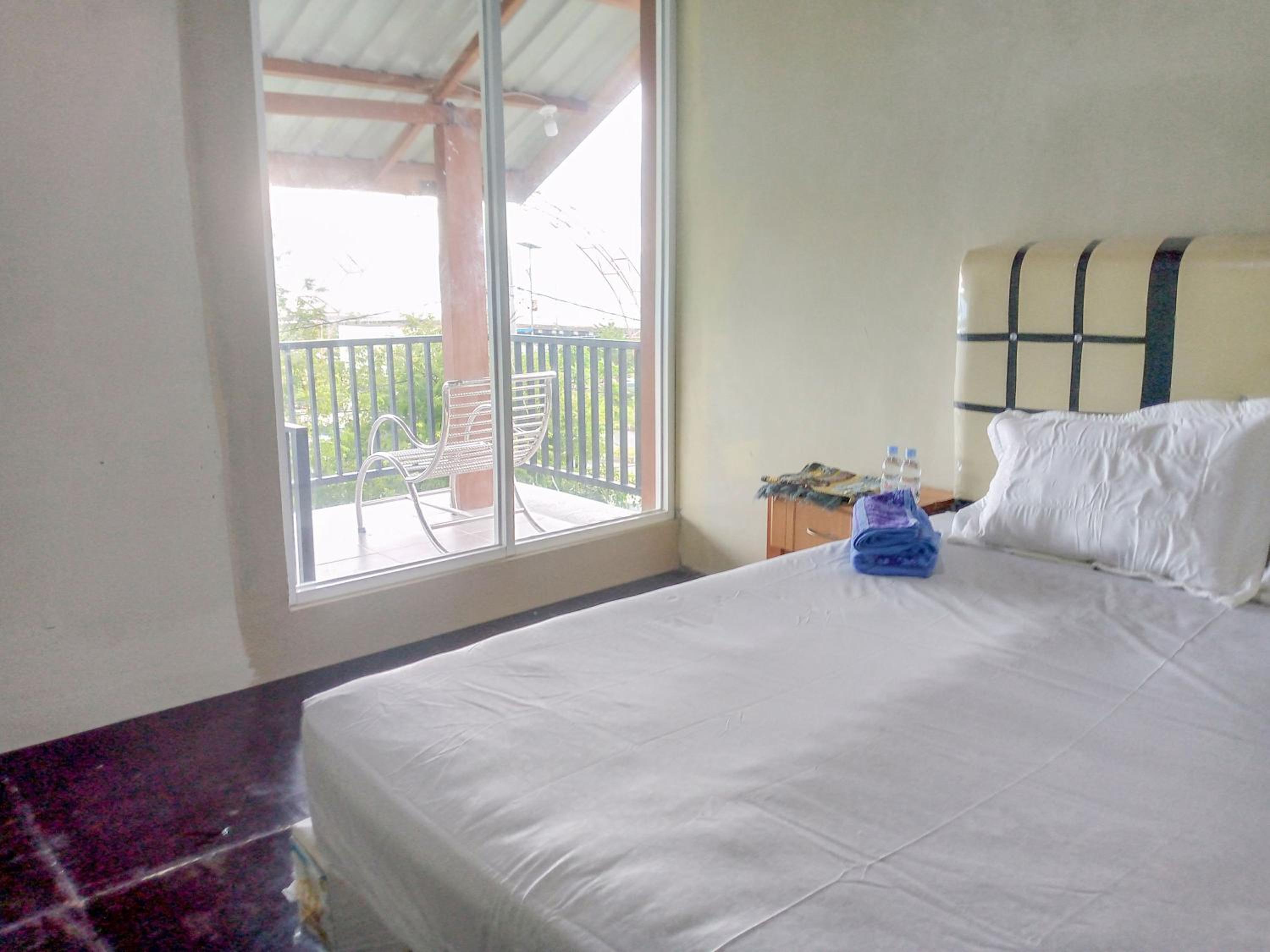 Standard Double Room with Shared Bathroom