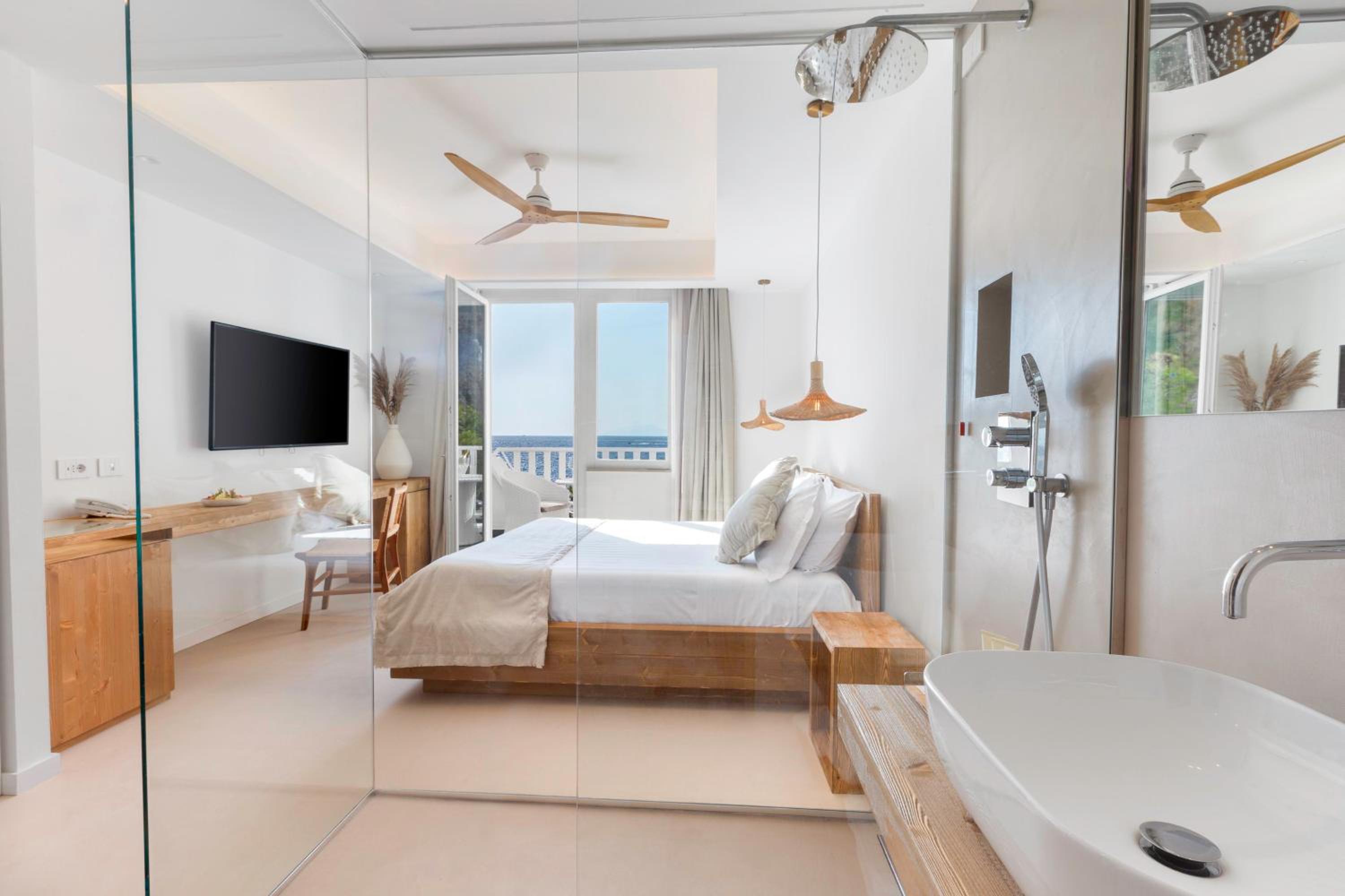 Double Room with Sea View - Photo 4