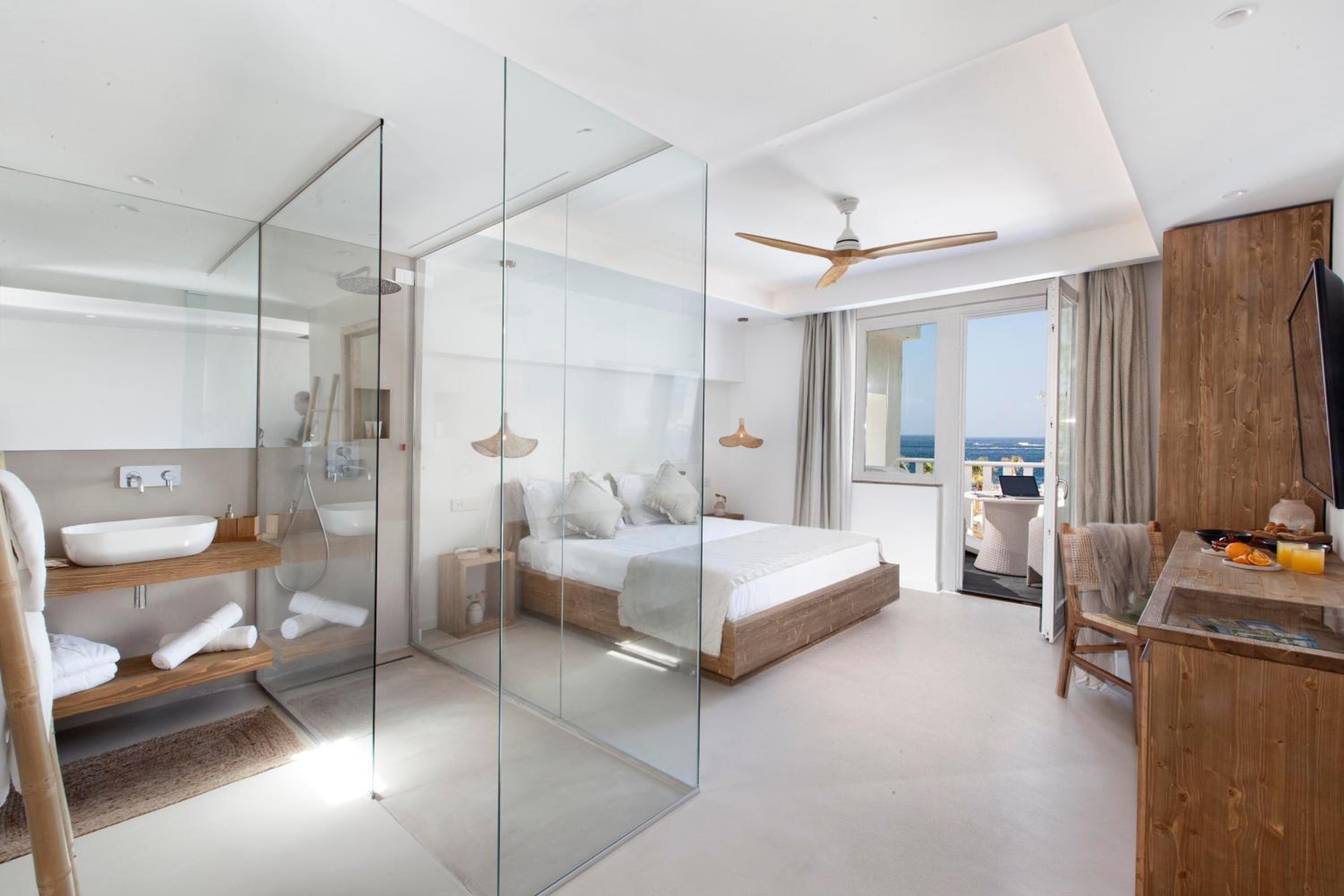Double Room with Sea View - Photo 3