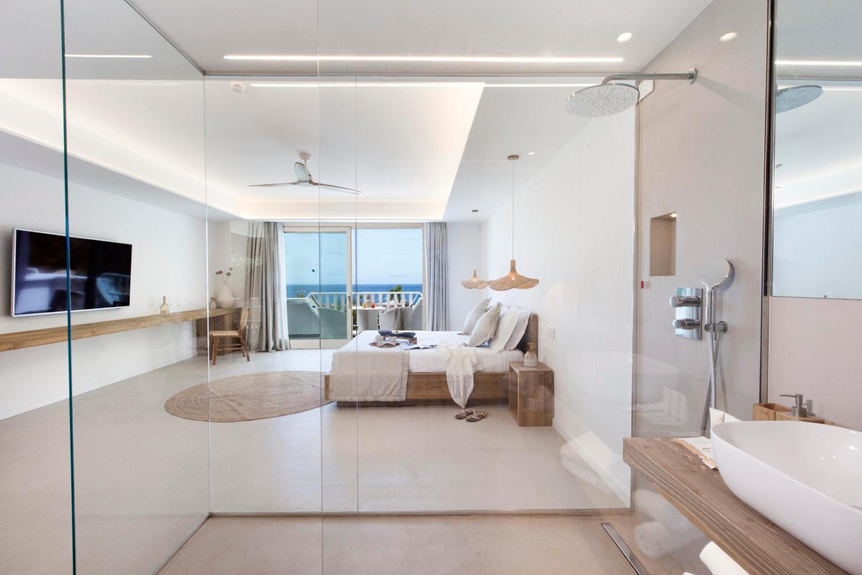 Junior Suite with Sea View - Photo 3