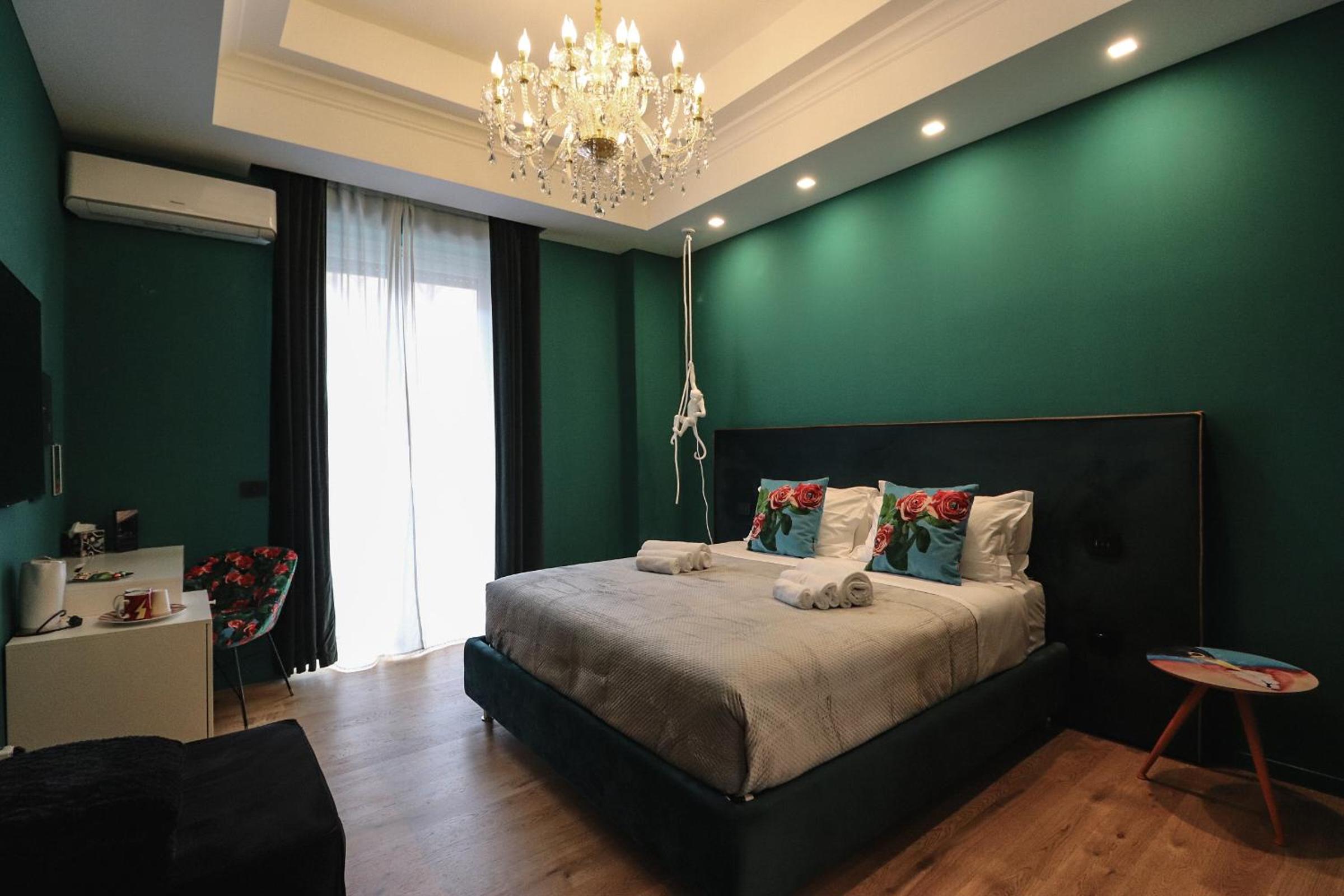King Suite with Balcony - Photo 13
