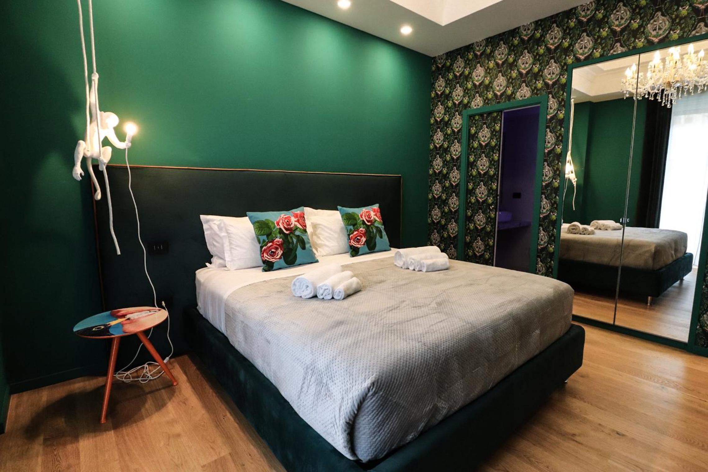 King Suite with Balcony - Photo 14