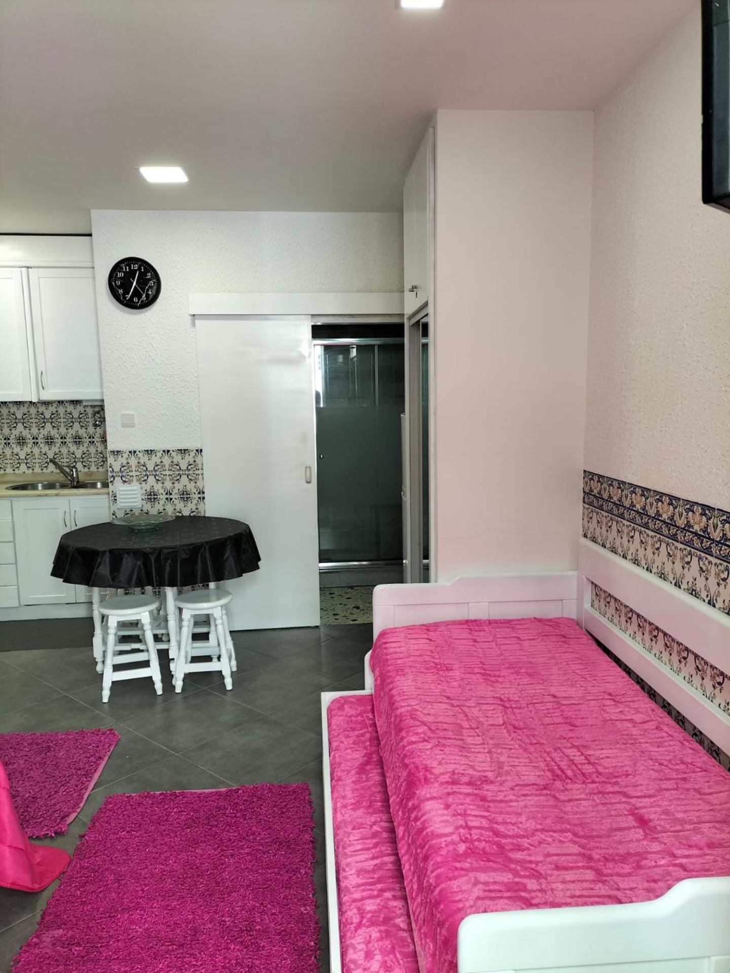 One-Bedroom House - Photo 4
