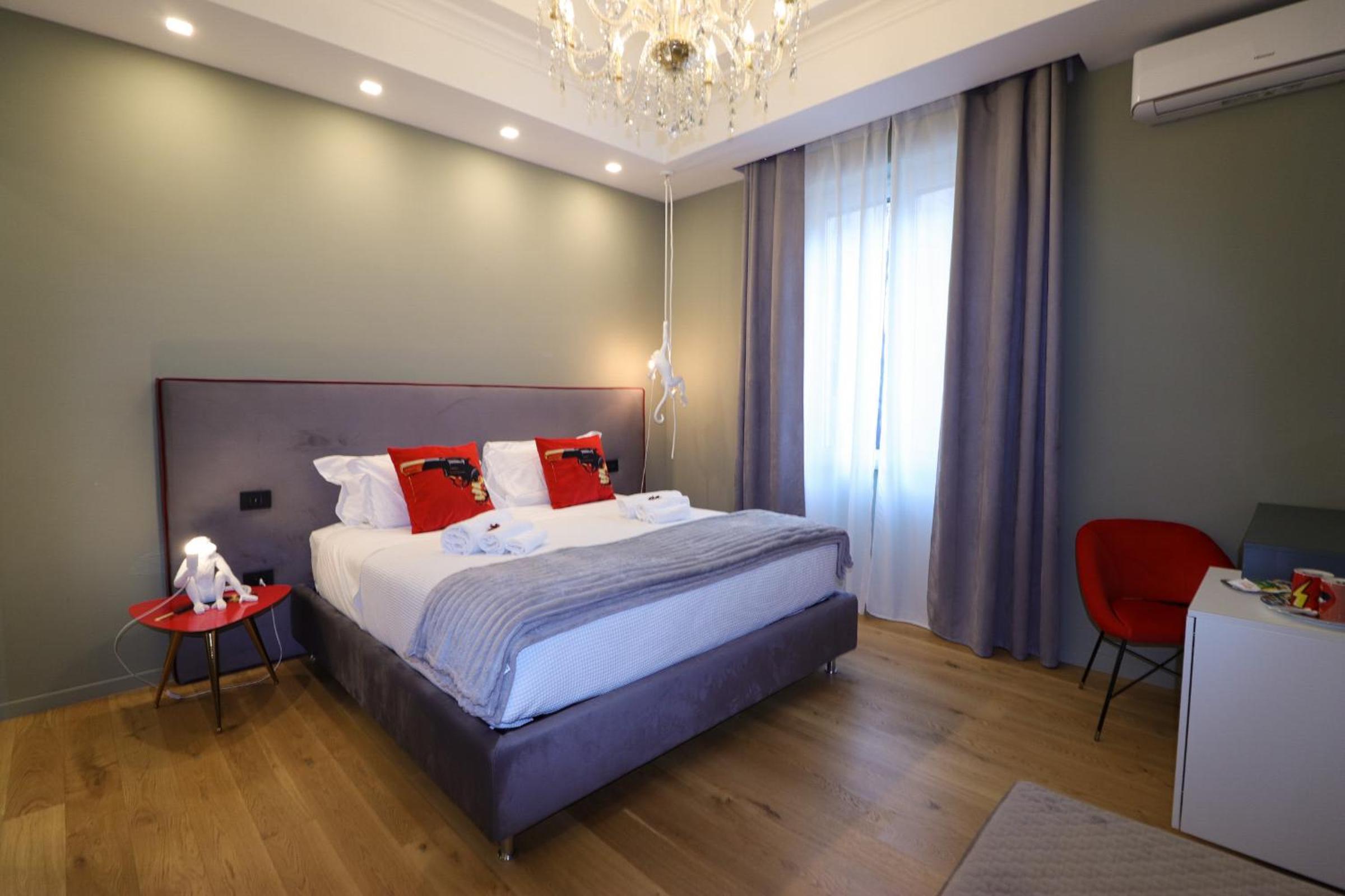 Deluxe Suite with Spa Bath - Photo 25