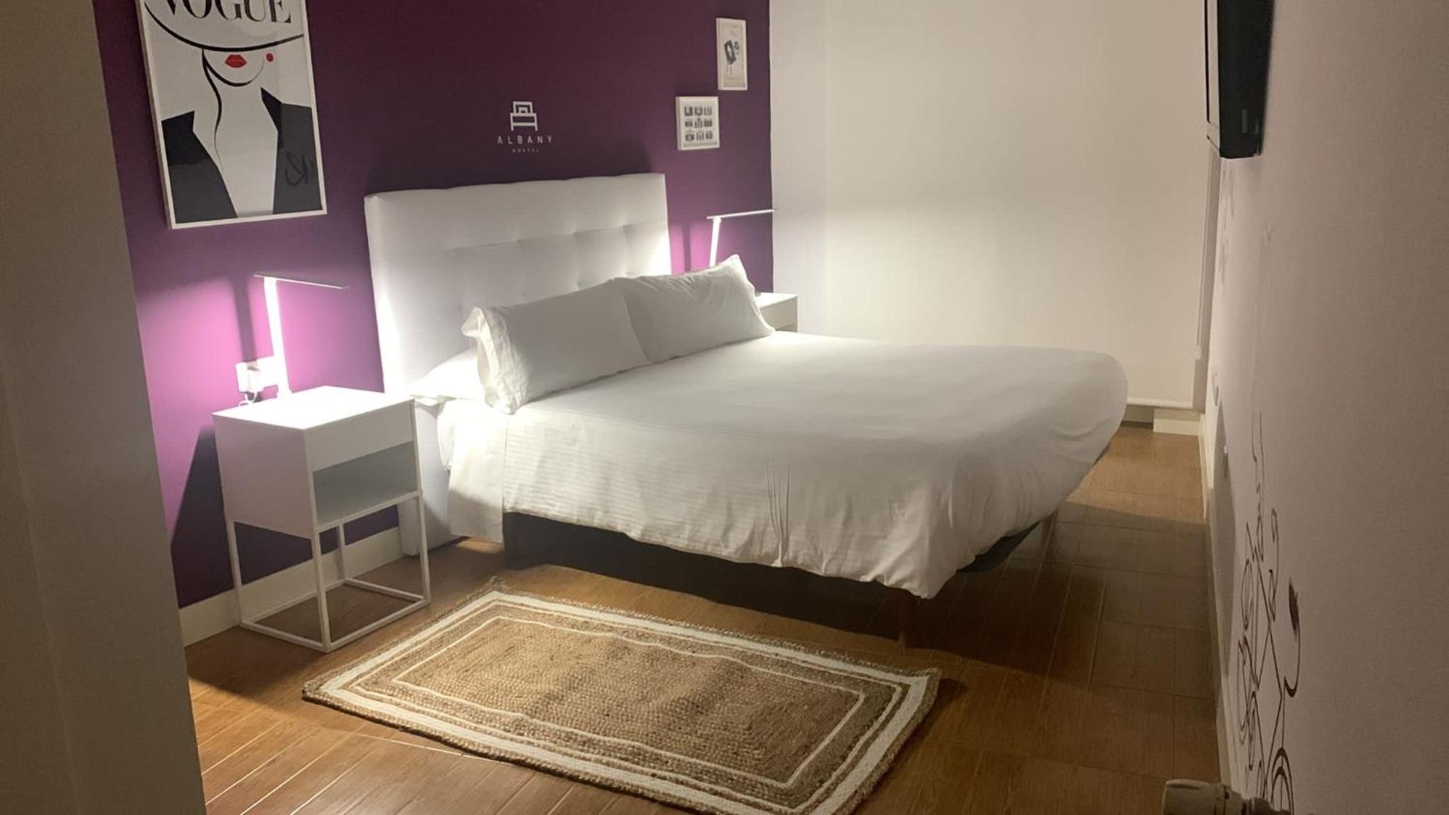 Double Room with Private Bathroom - Photo 2