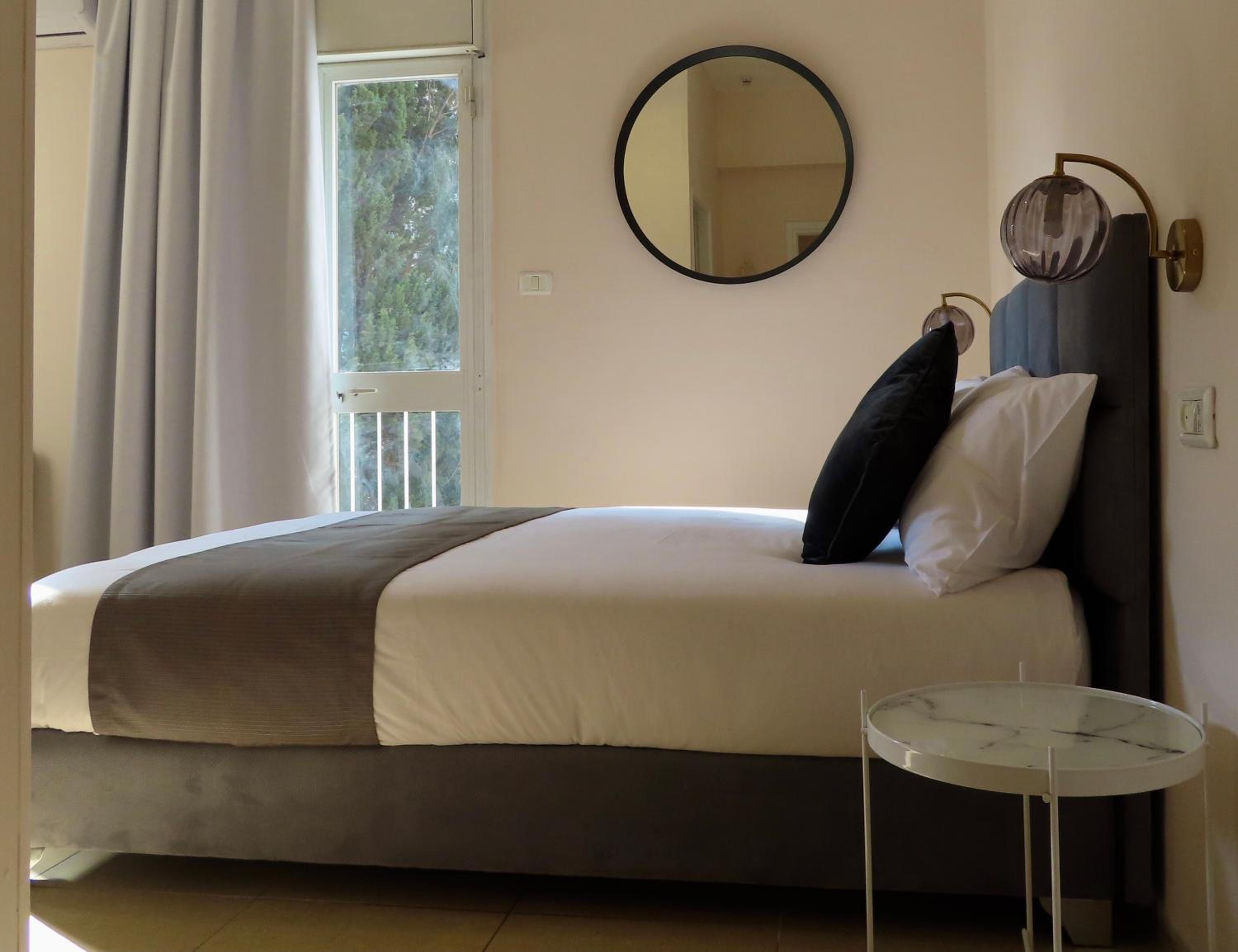 Double Room - Photo 7