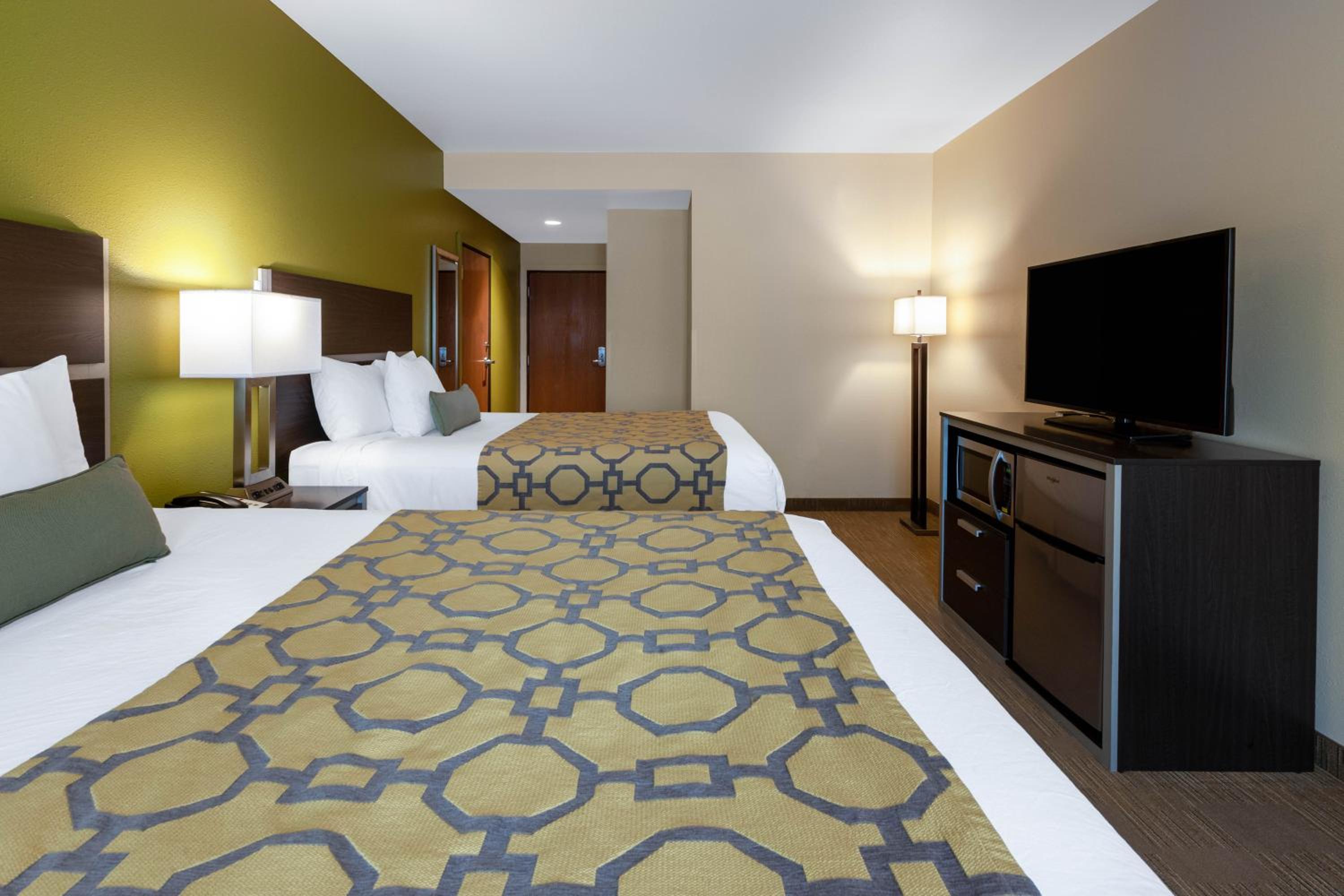 Queen Room with Two Queen Beds - Mobility Access/Non-Smoking photo 2