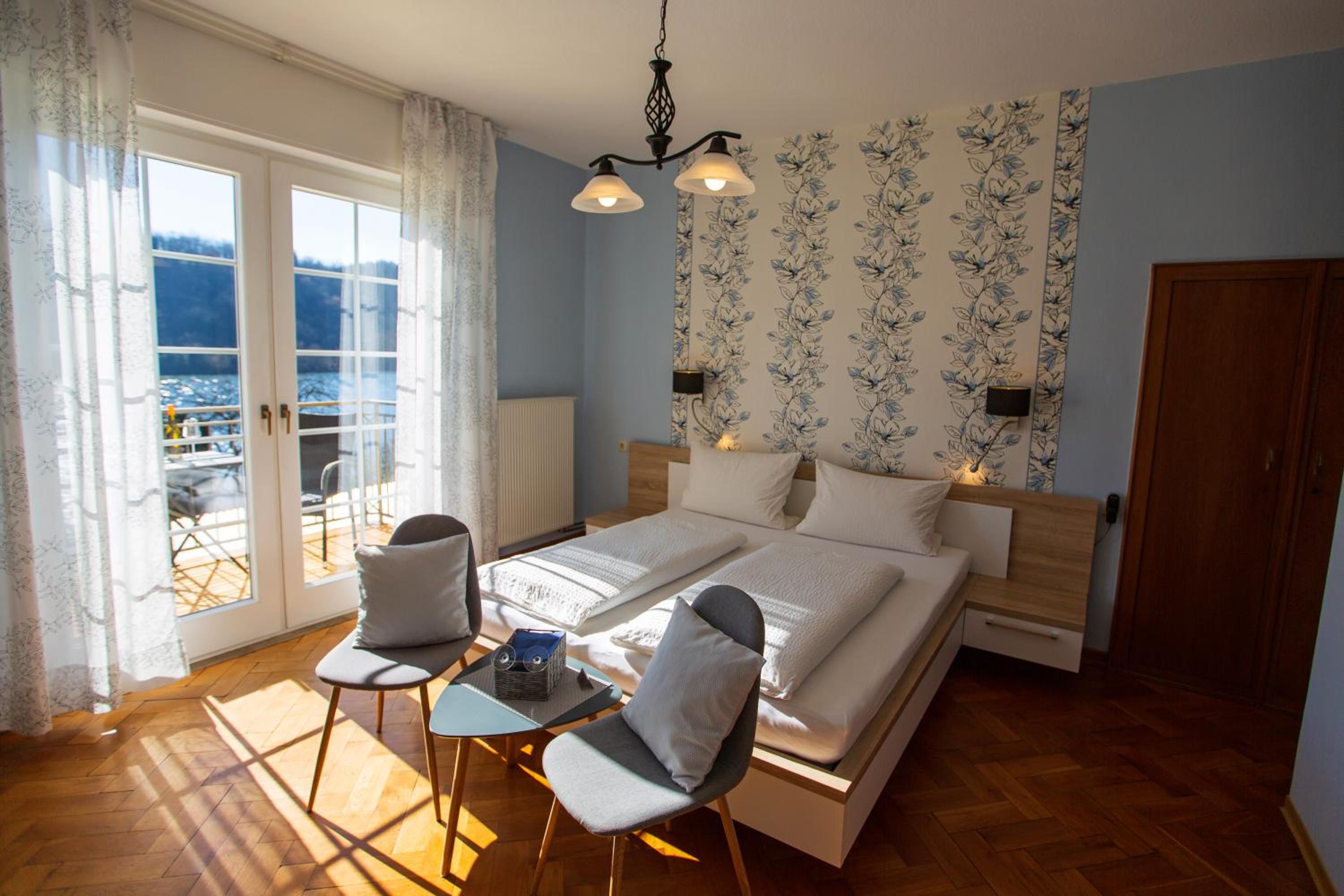 Double Room with Private Bathroom and Balcony photo 1