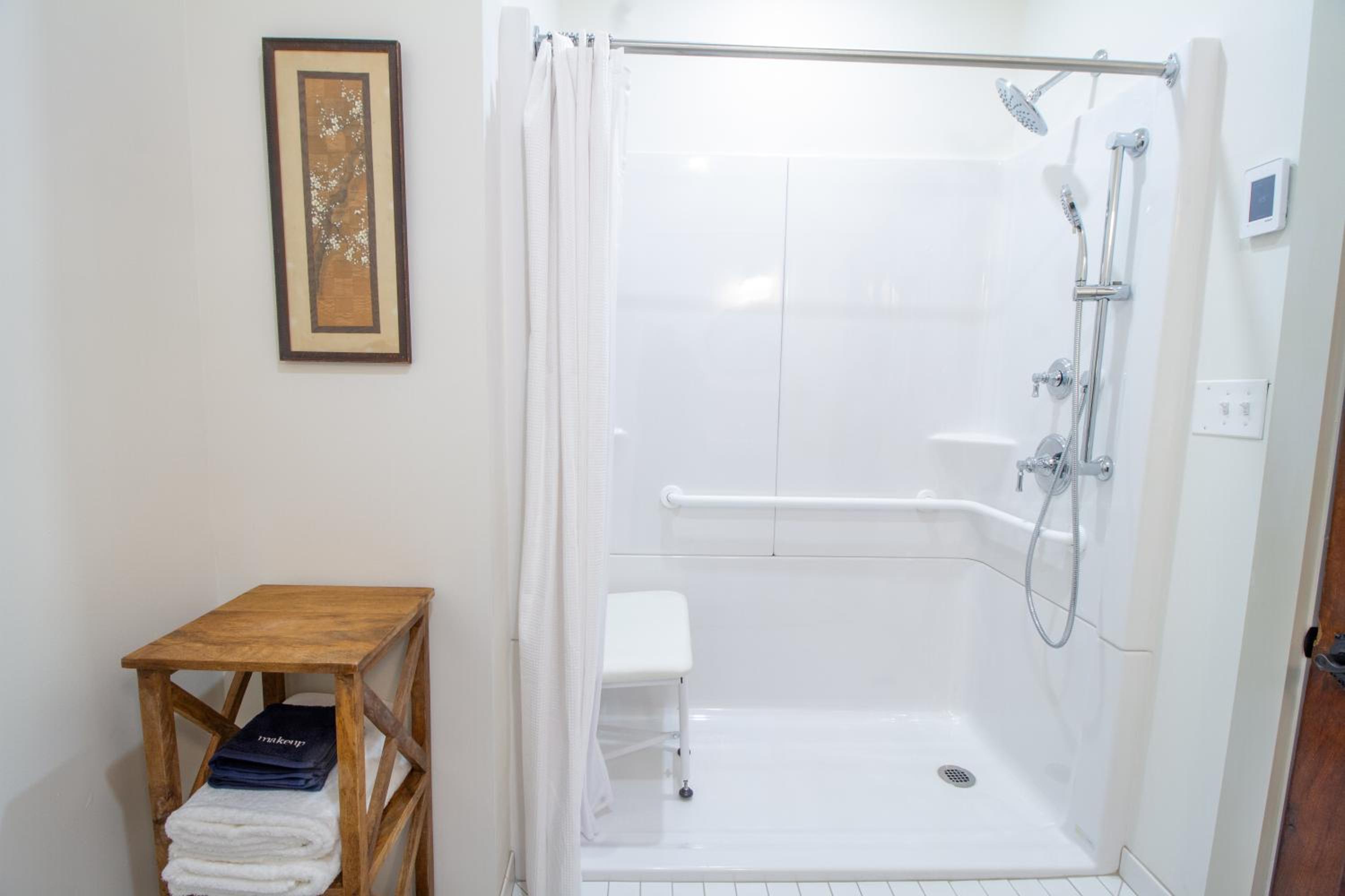 King Room - Disability Access photo 3
