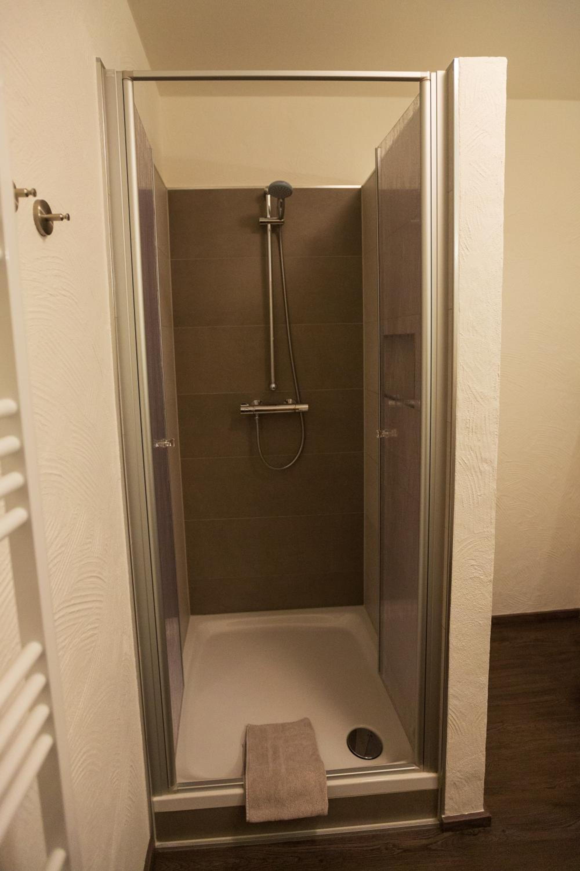 Large Double Room with Private Bathroom photo 2
