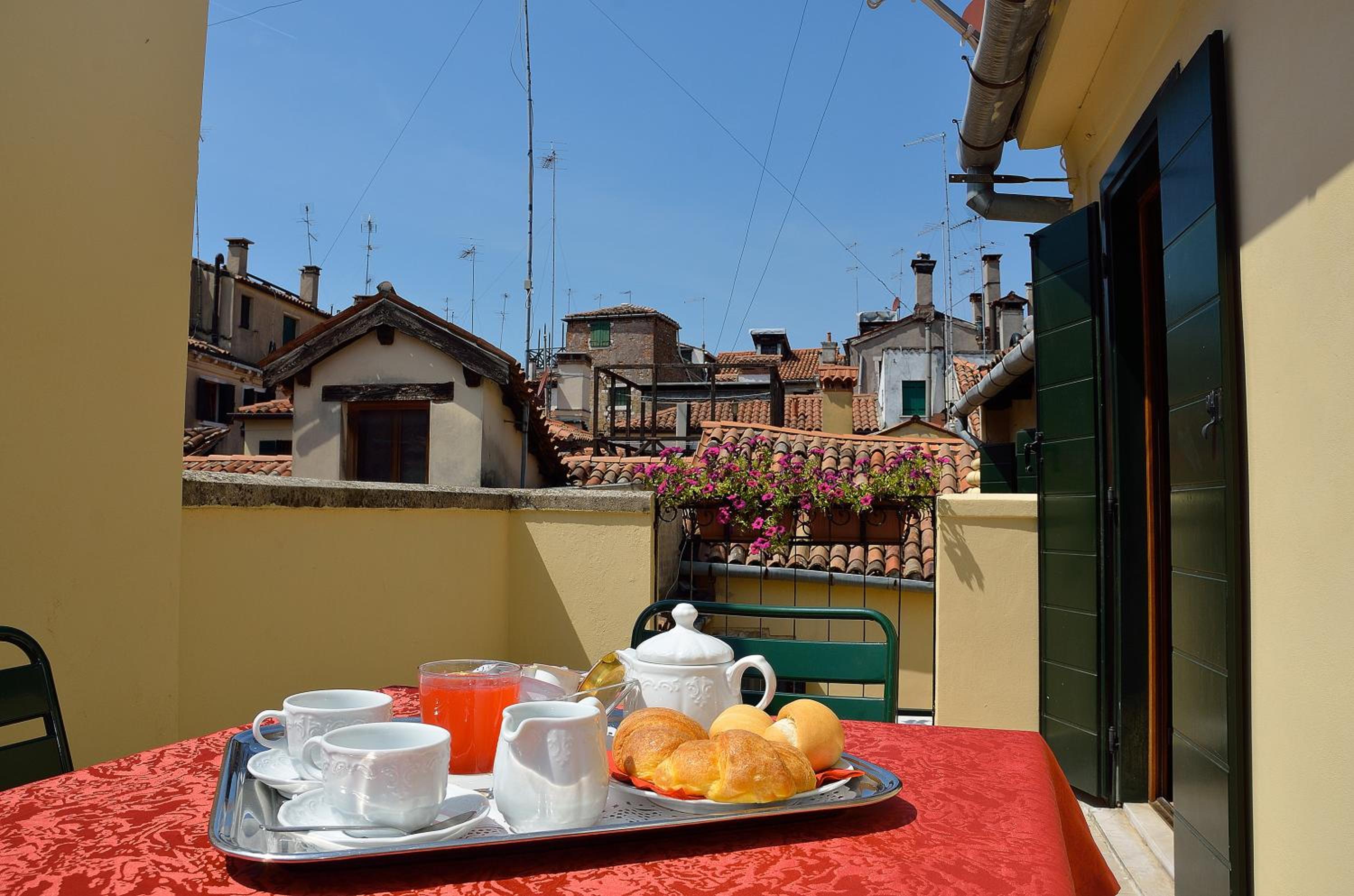 Deluxe Double Room with Terrace photo 2