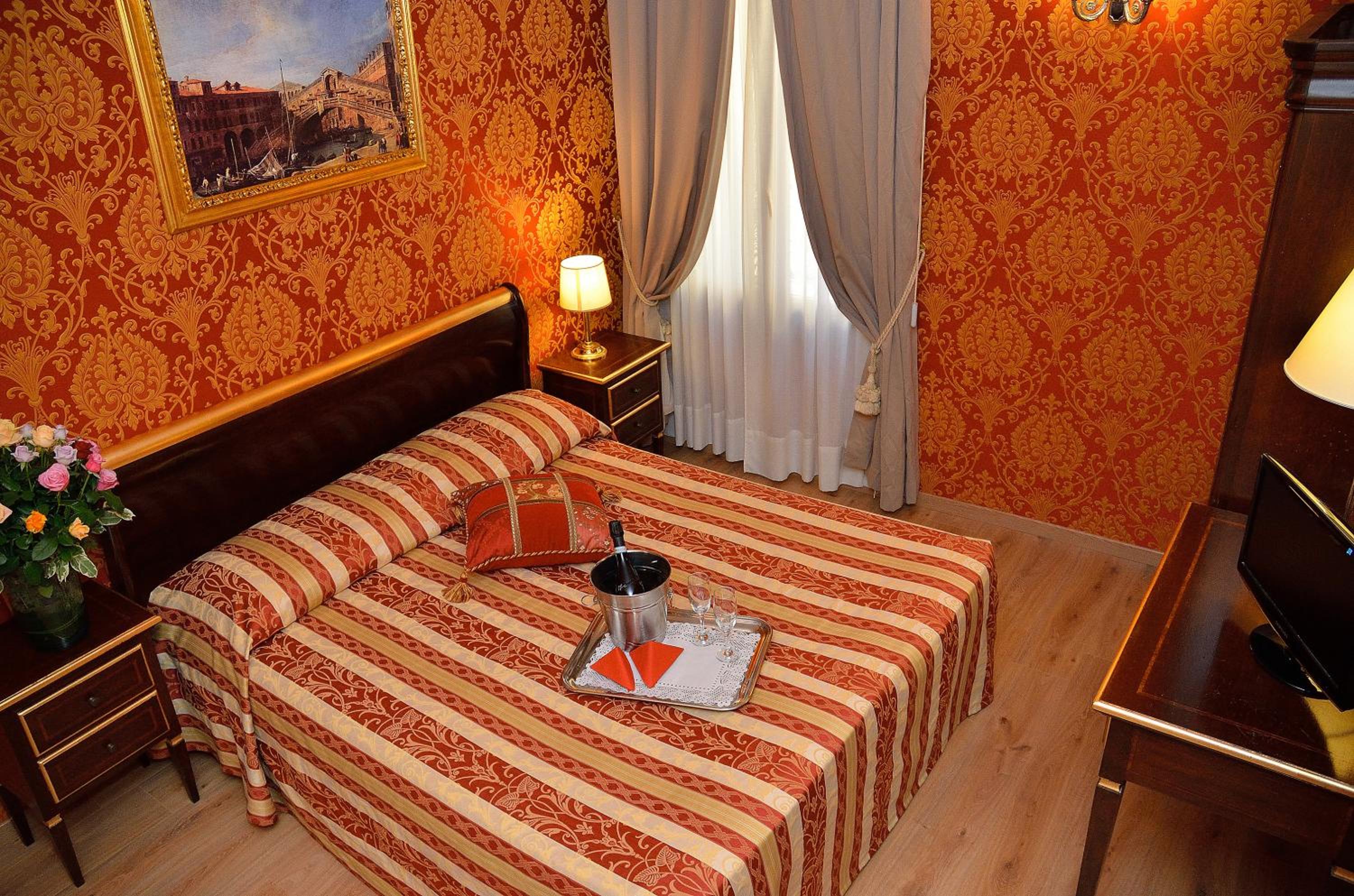Double or Twin Room photo 3