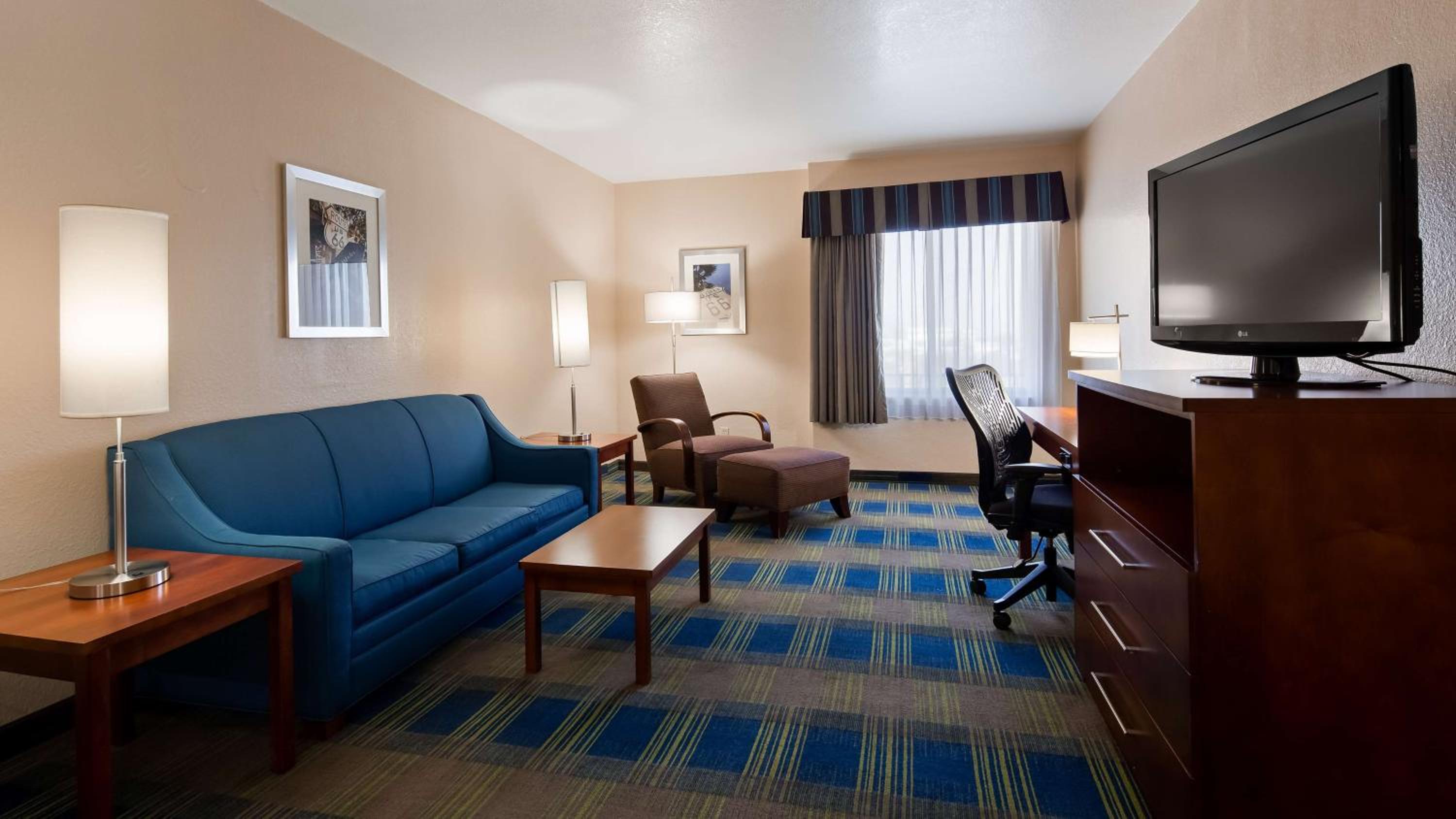 King Suite - Non-Smoking - Photo 1