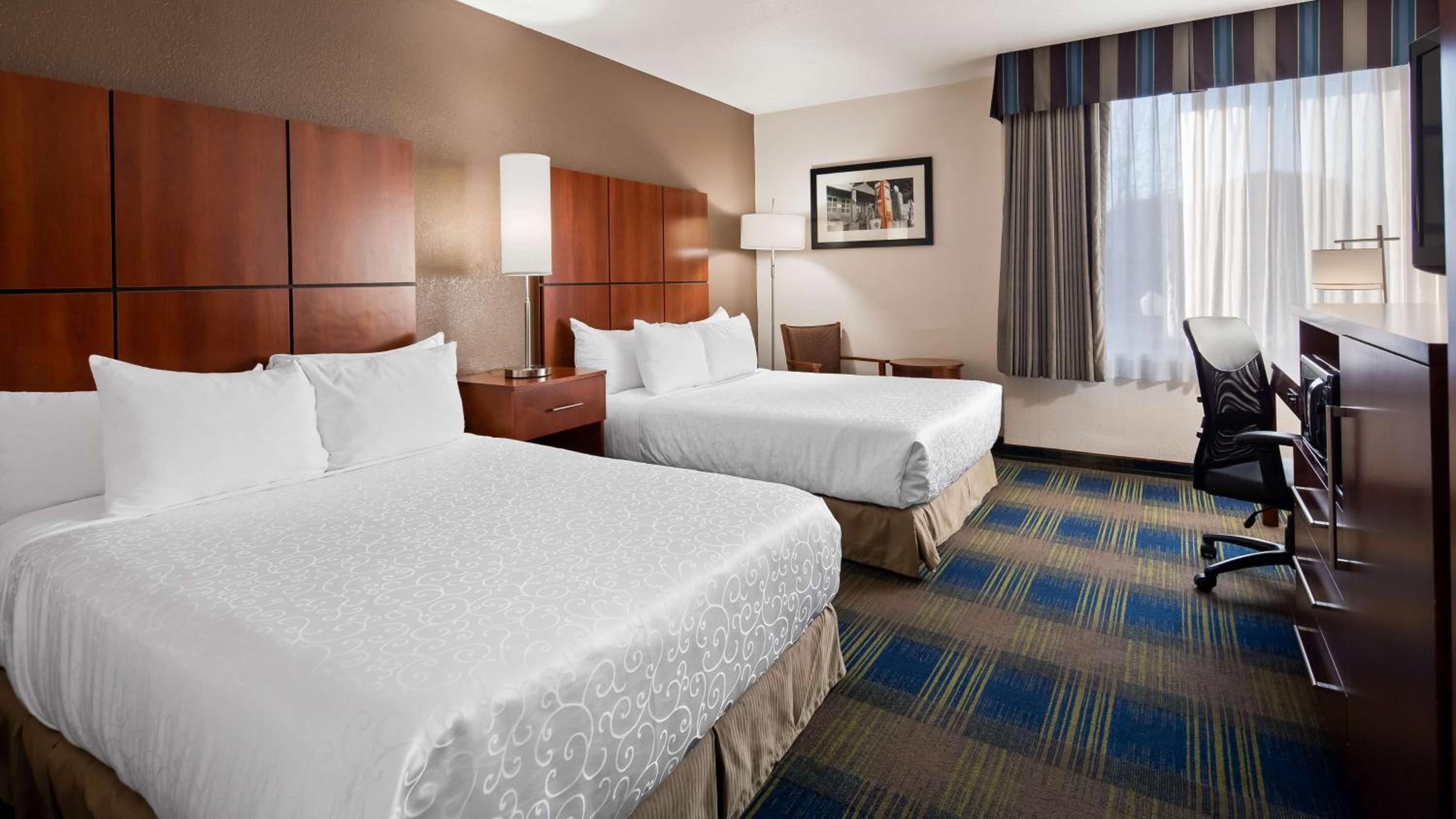 Queen Room with Two Queen Beds - Non-Smoking - Photo 1