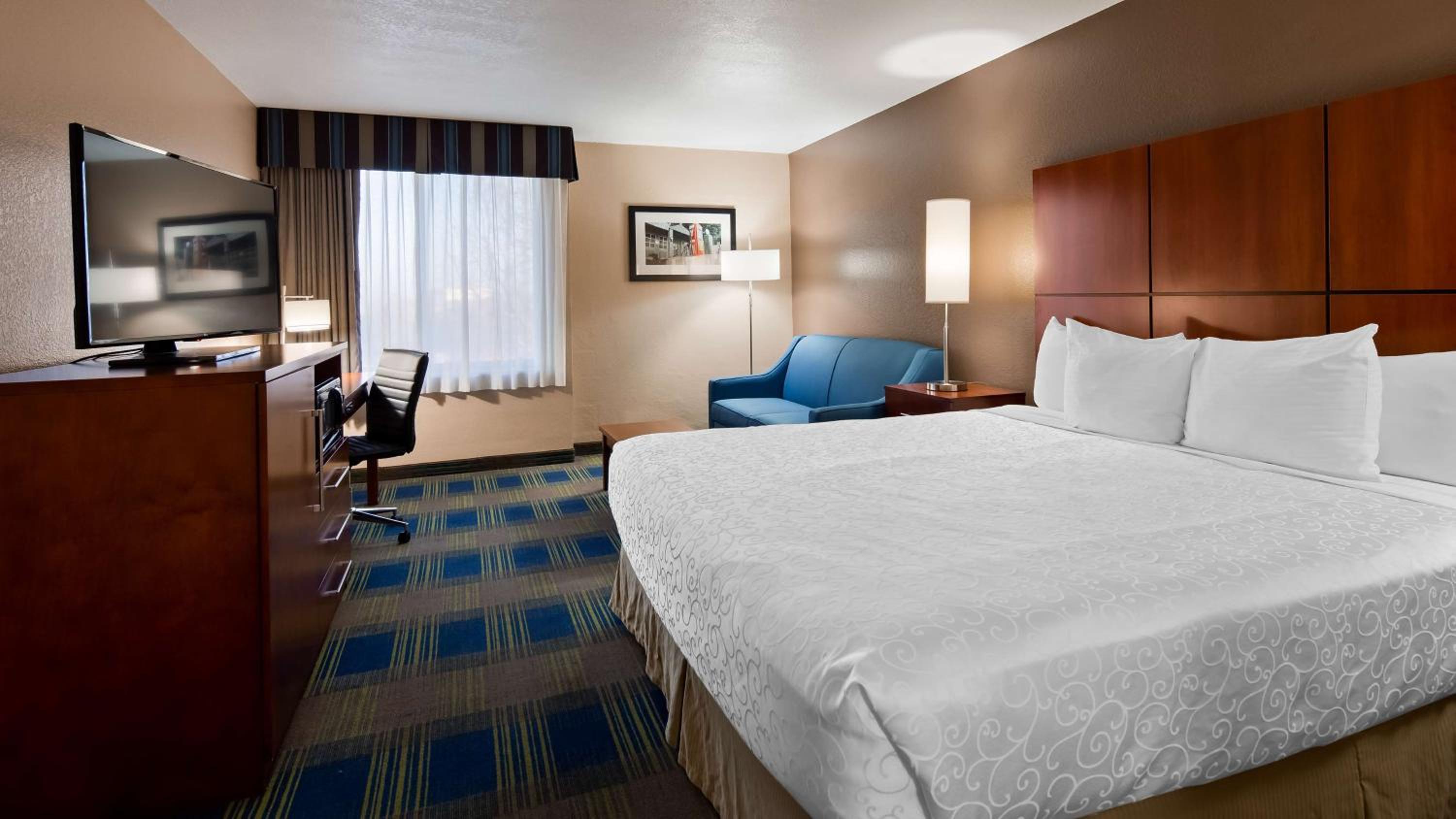 King Room with Sofa Bed - Non-Smoking - Photo 1