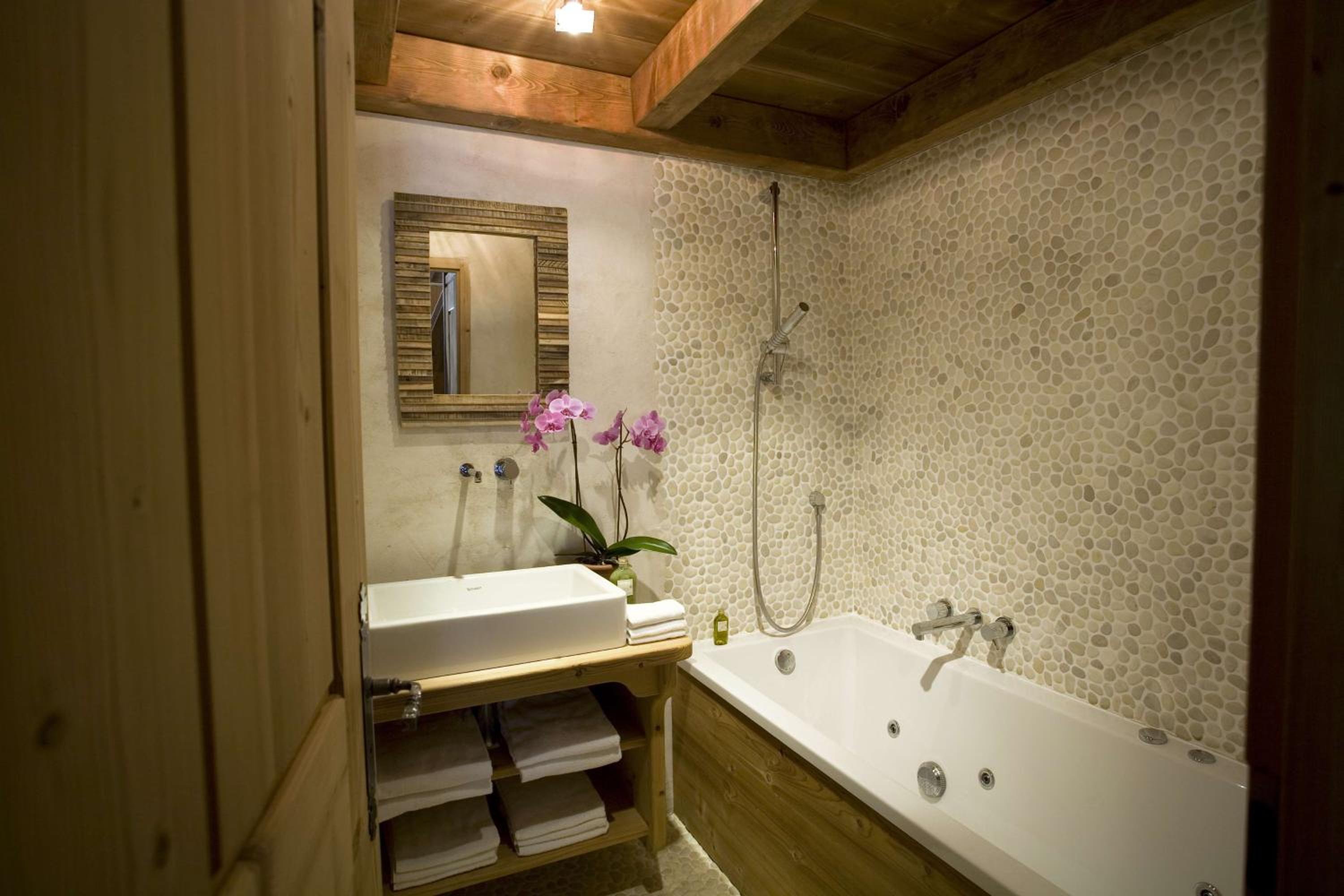 Chalet Alice Suite with Mountain View - Photo 3