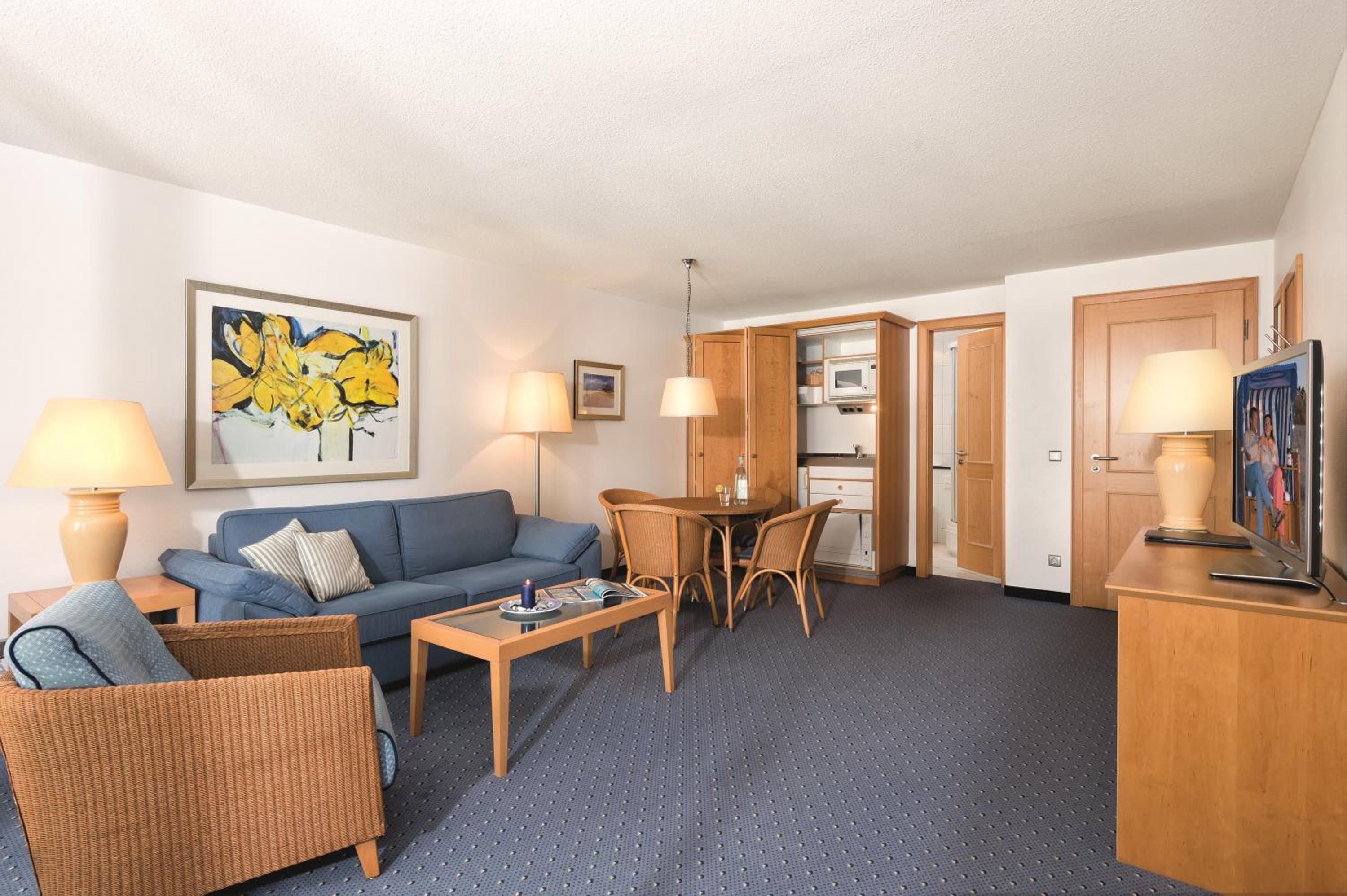 One-Bedroom Apartment - Photo 3
