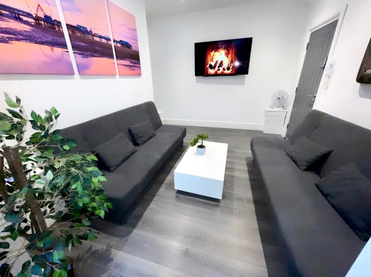 Delux apartment with hot tub in garden - Photo 1
