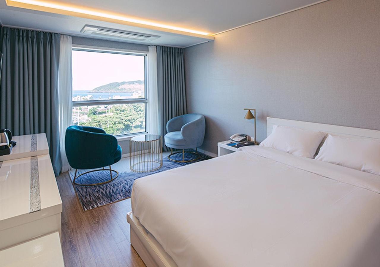 Deluxe Double Room with Sea View - Photo 4