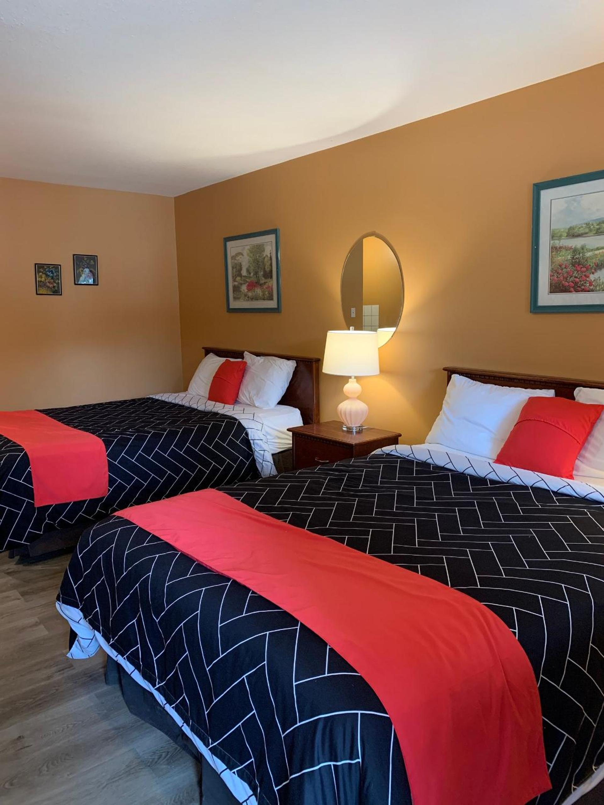Queen Room with Two Queen Beds - Photo 1