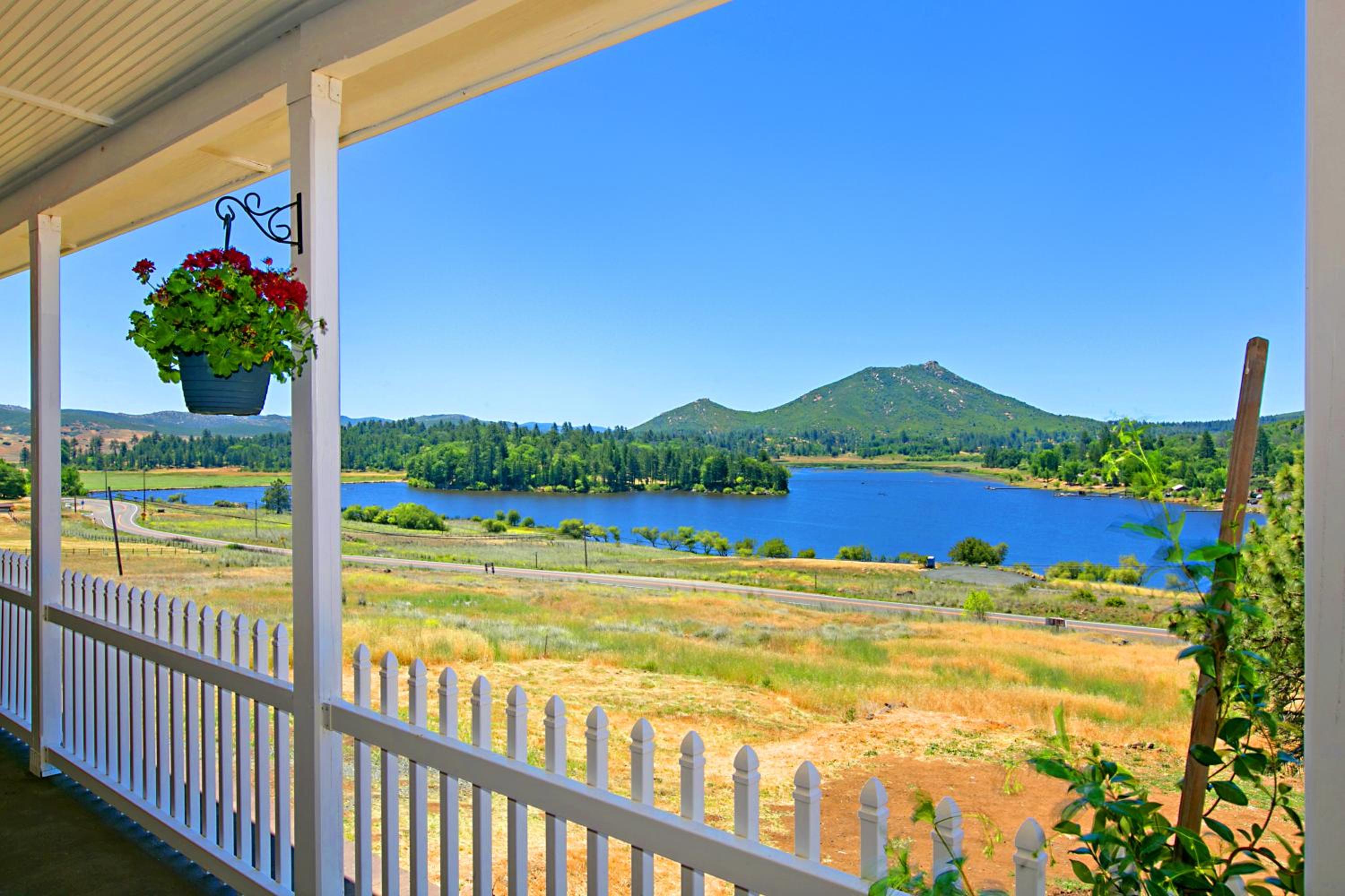 Double Room with Lake View - Photo 2