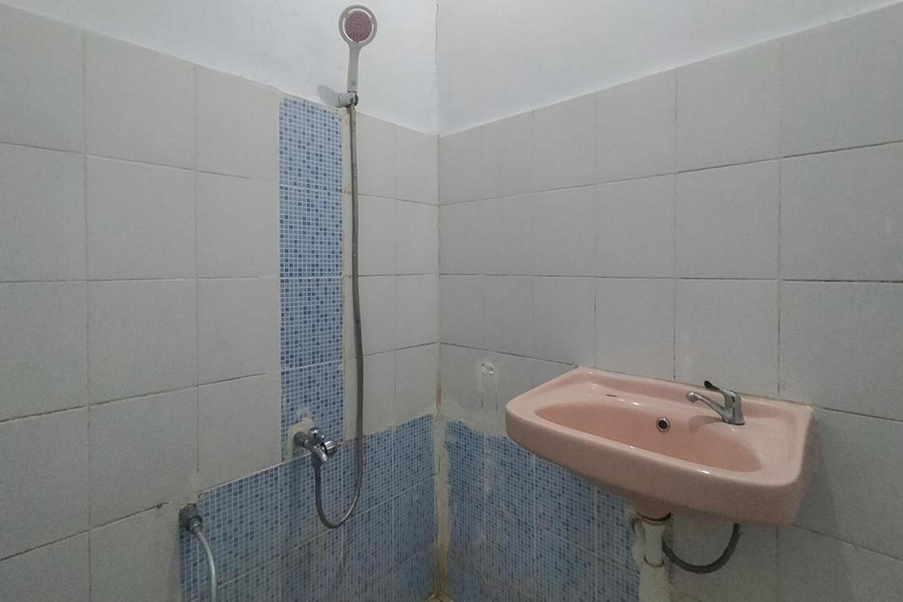 Standard Double Room - Photo 17