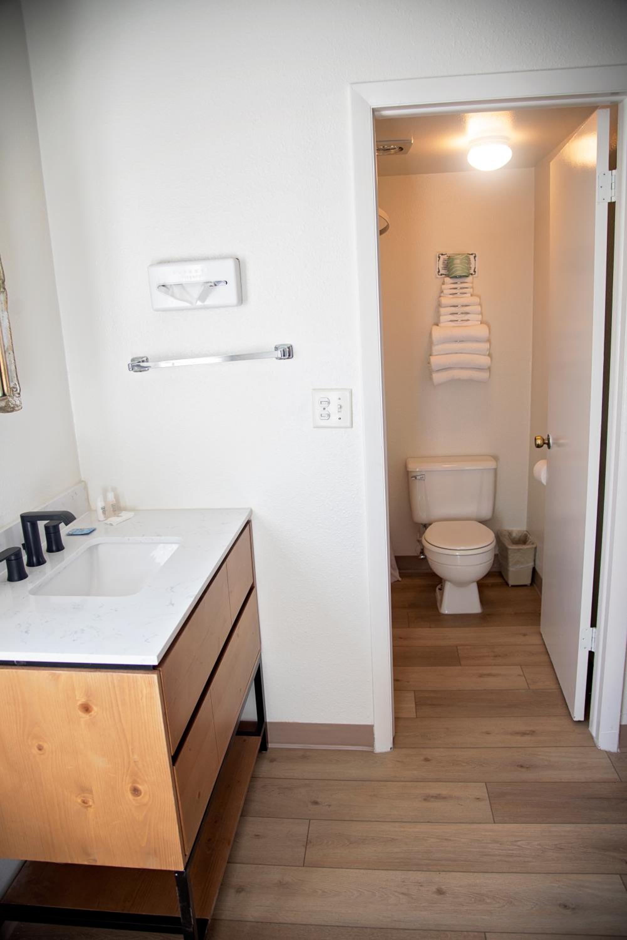 Standard Double Room - Photo 13
