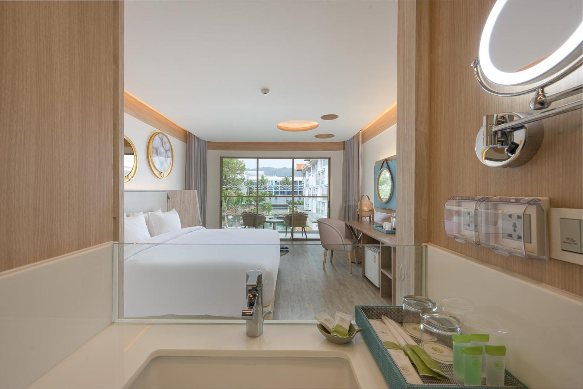 Premier Balcony  - Photo 9